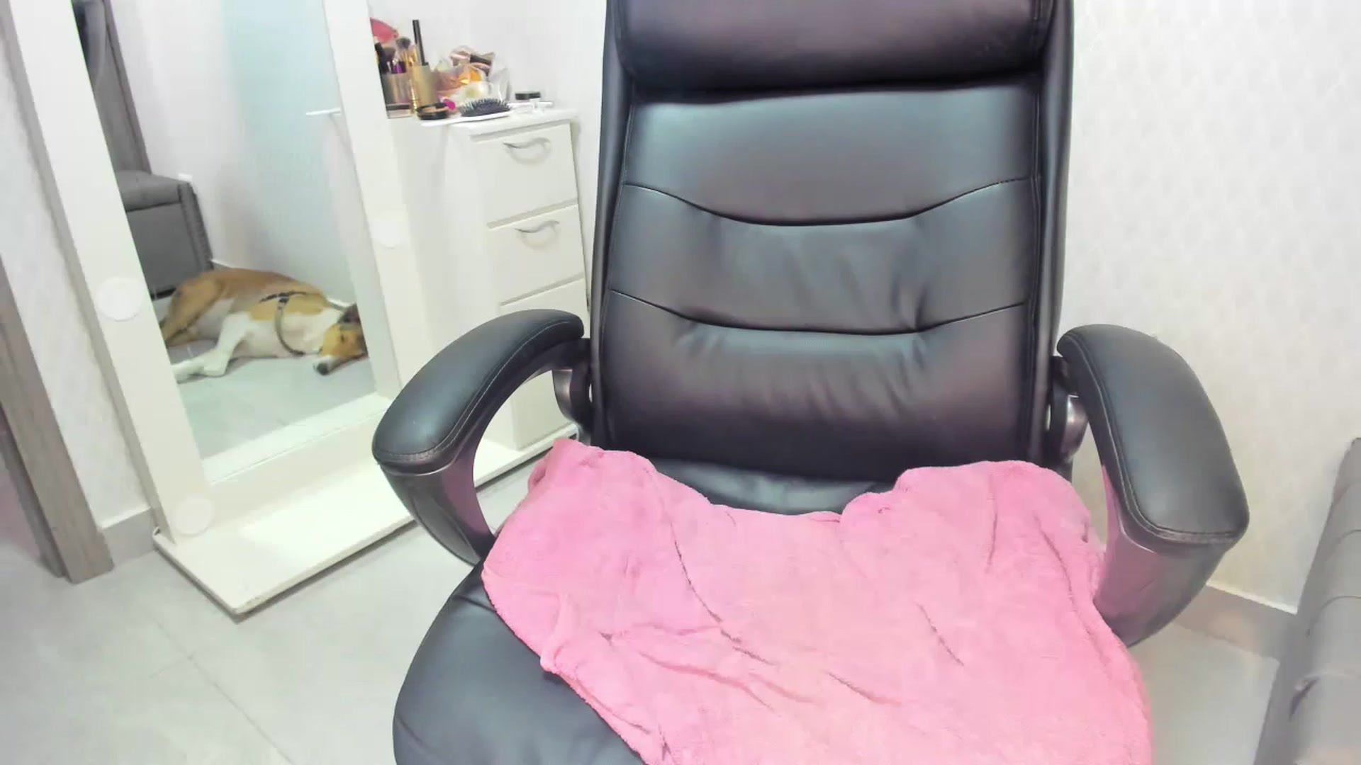 Gallery image thumbnail from Susan_lane's myfreecams stream on, 05/11/2023, 15:43 image 10 of 20