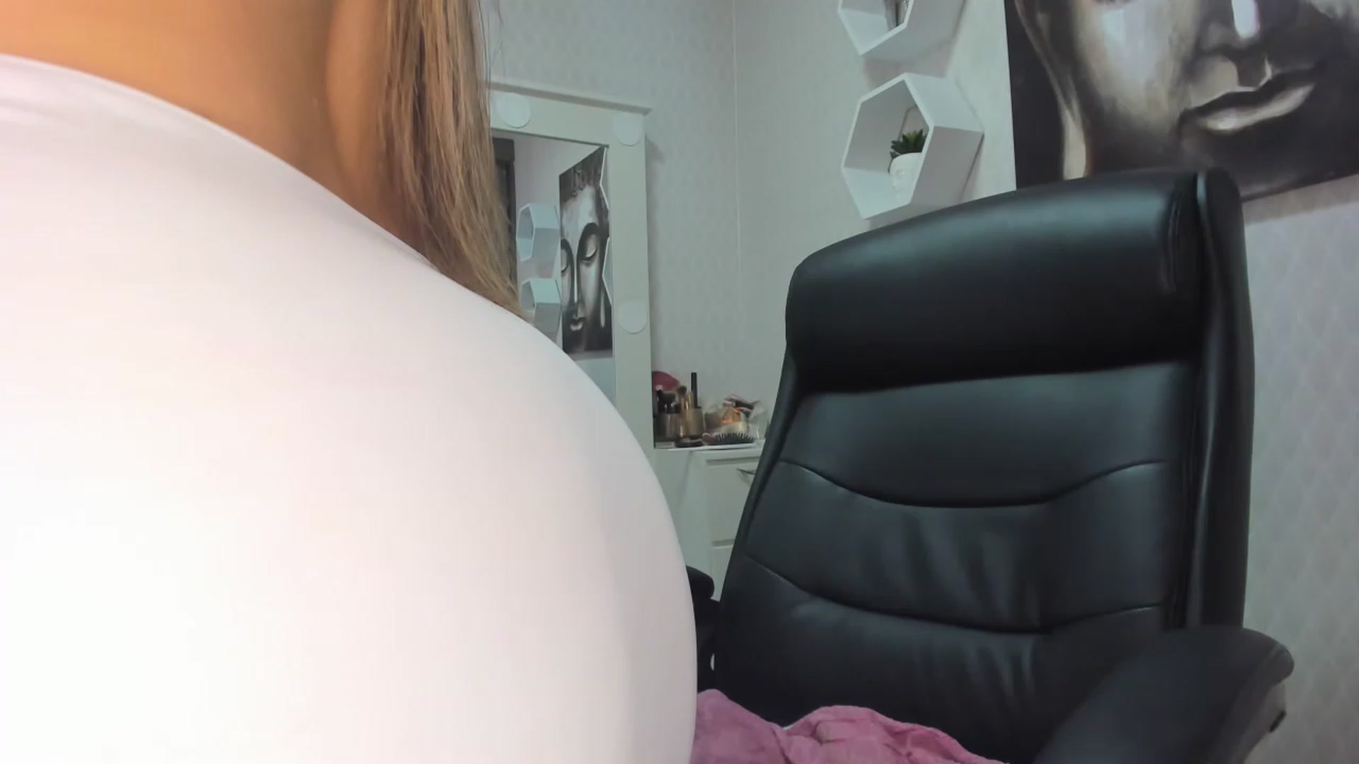 Gallery image thumbnail from Susan_lane's myfreecams stream on, 05/11/2023, 15:43 image 11 of 20