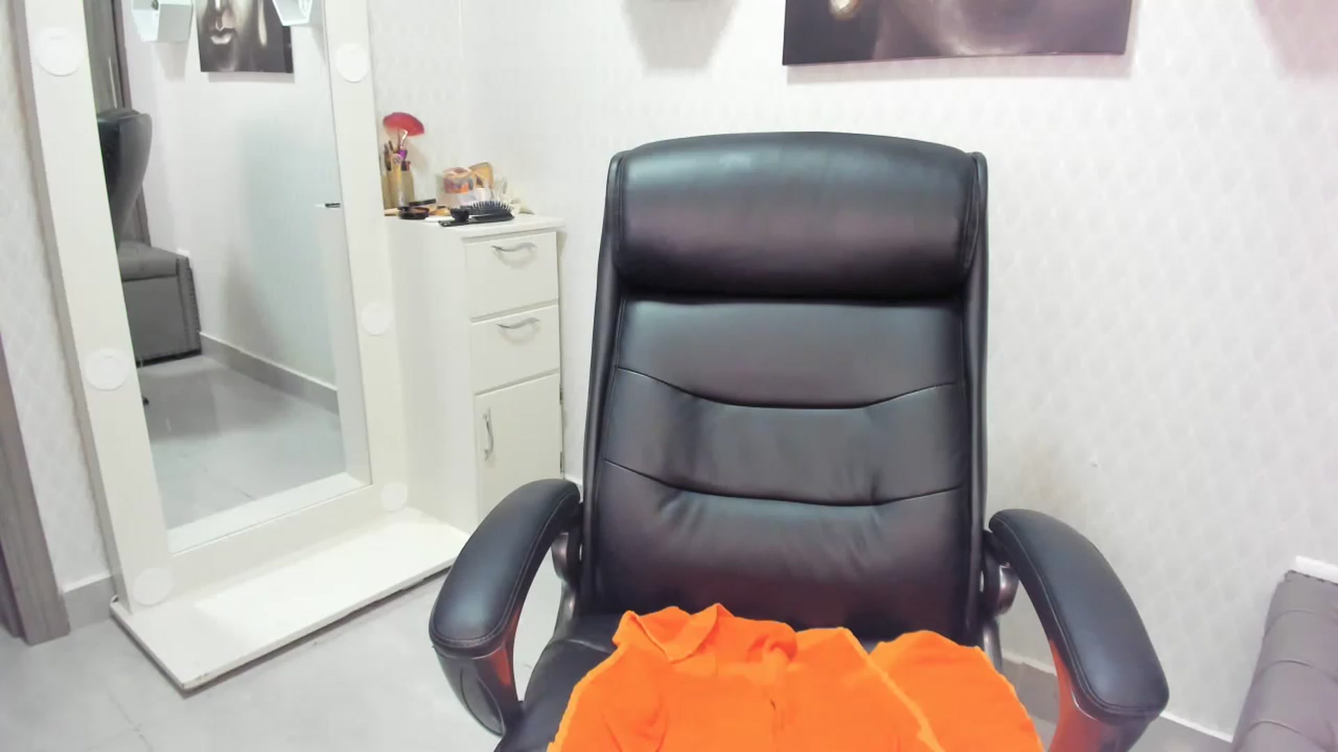 Gallery image thumbnail from Susan_lane's myfreecams stream on, 05/26/2023, 15:11 image 8 of 20