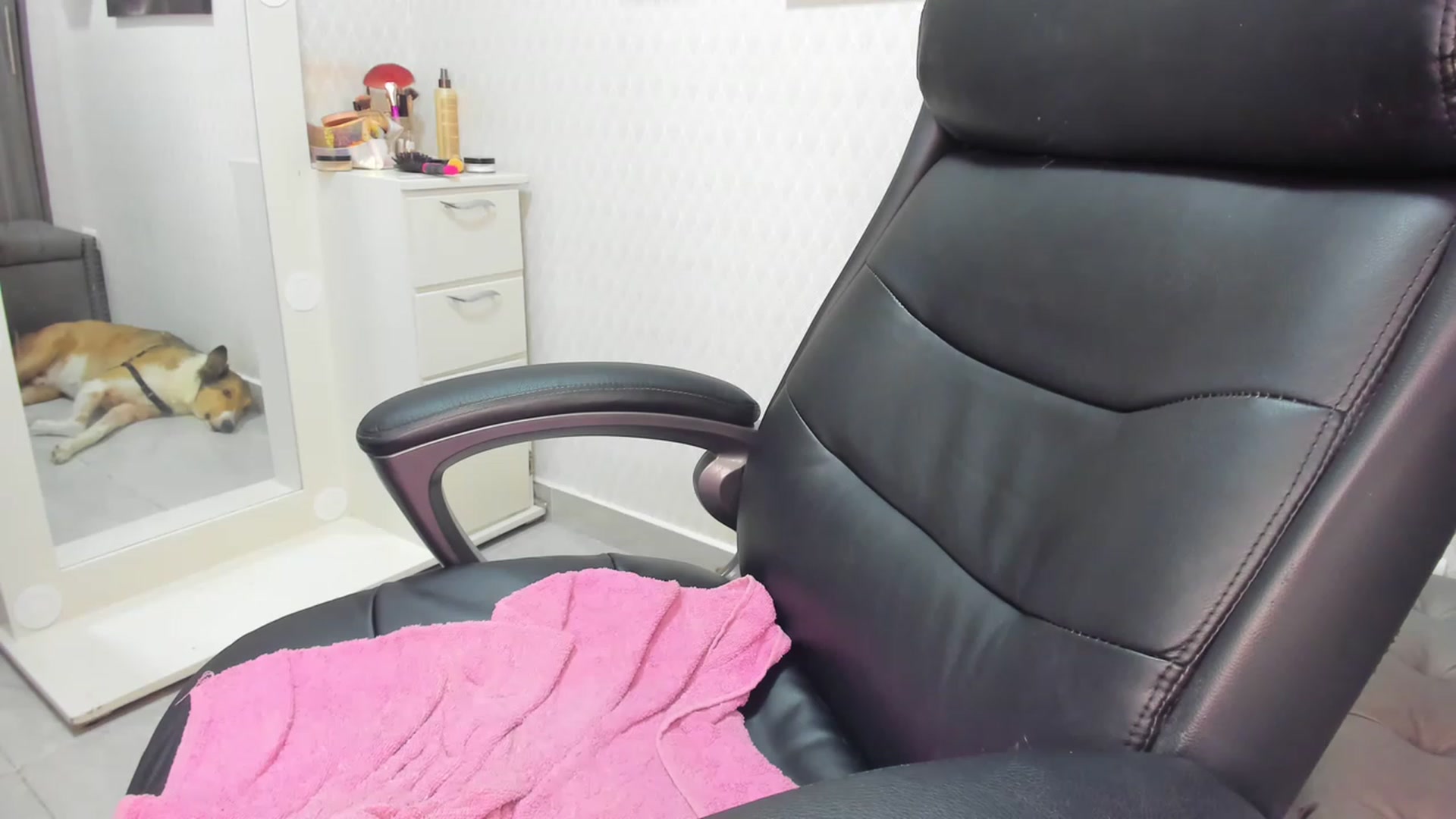 Gallery image thumbnail from Susan_lane's myfreecams stream on, 07/12/2023, 16:32 image 16 of 20