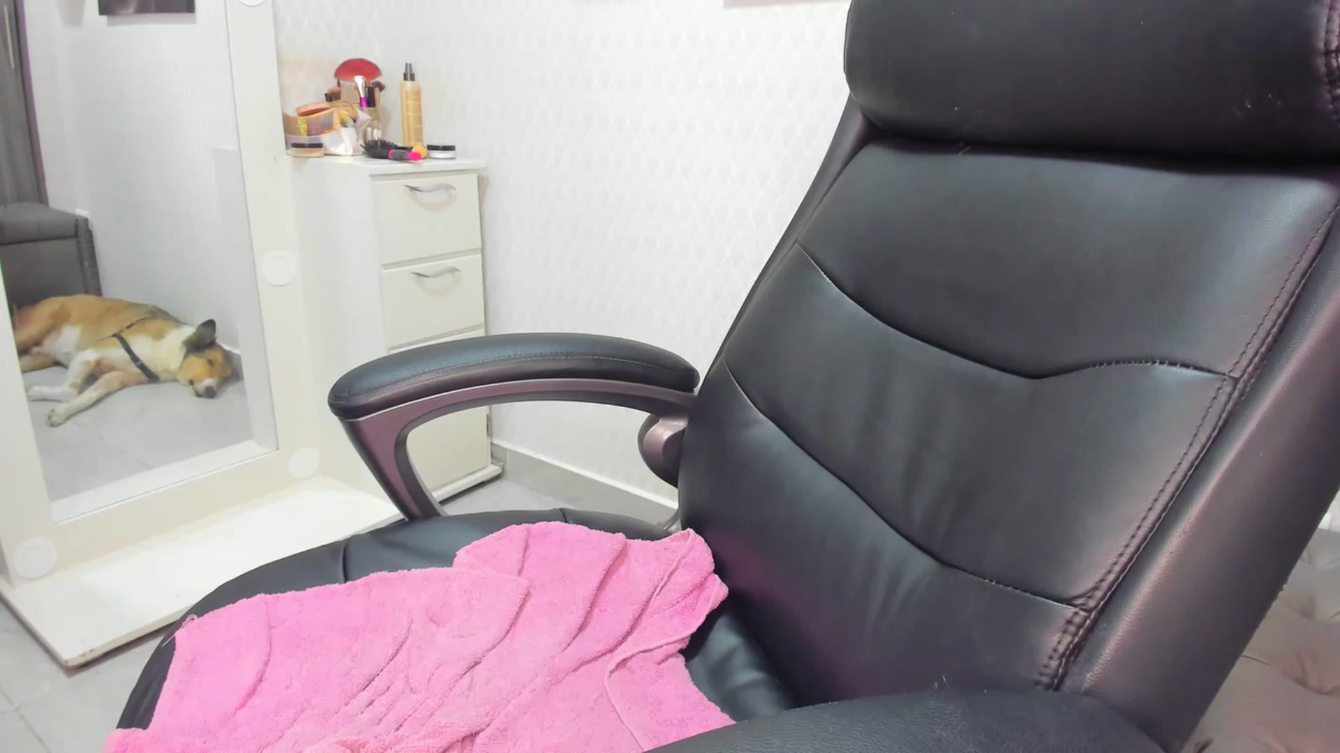 Gallery image thumbnail from Susan_lane's myfreecams stream on, 07/12/2023, 16:32 image 17 of 20