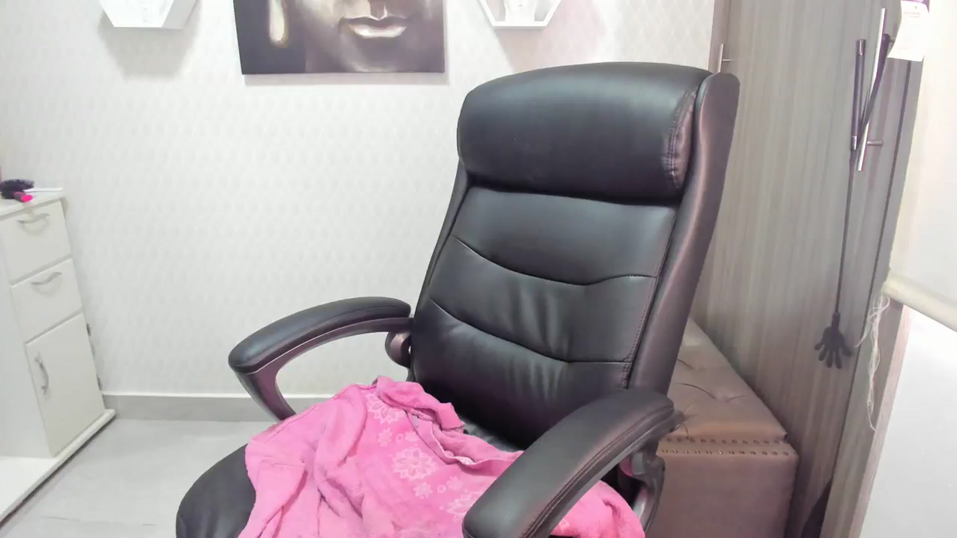 Gallery image thumbnail from Susan_lane's myfreecams stream on, 08/07/2023, 17:02 image 16 of 20