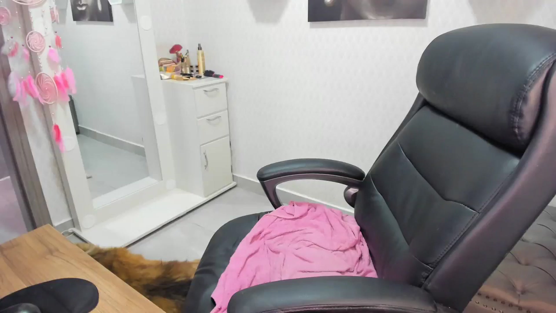 Gallery image thumbnail from Susan_lane's myfreecams stream on, 08/17/2023, 16:03 image 2 of 20