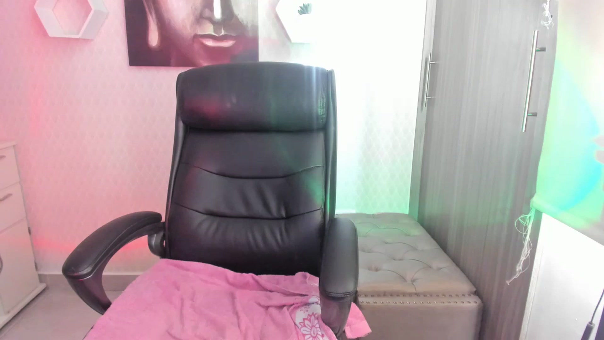 Gallery image thumbnail from Susan_lane's myfreecams stream on, 03/13/2024, 14:20 image 8 of 20