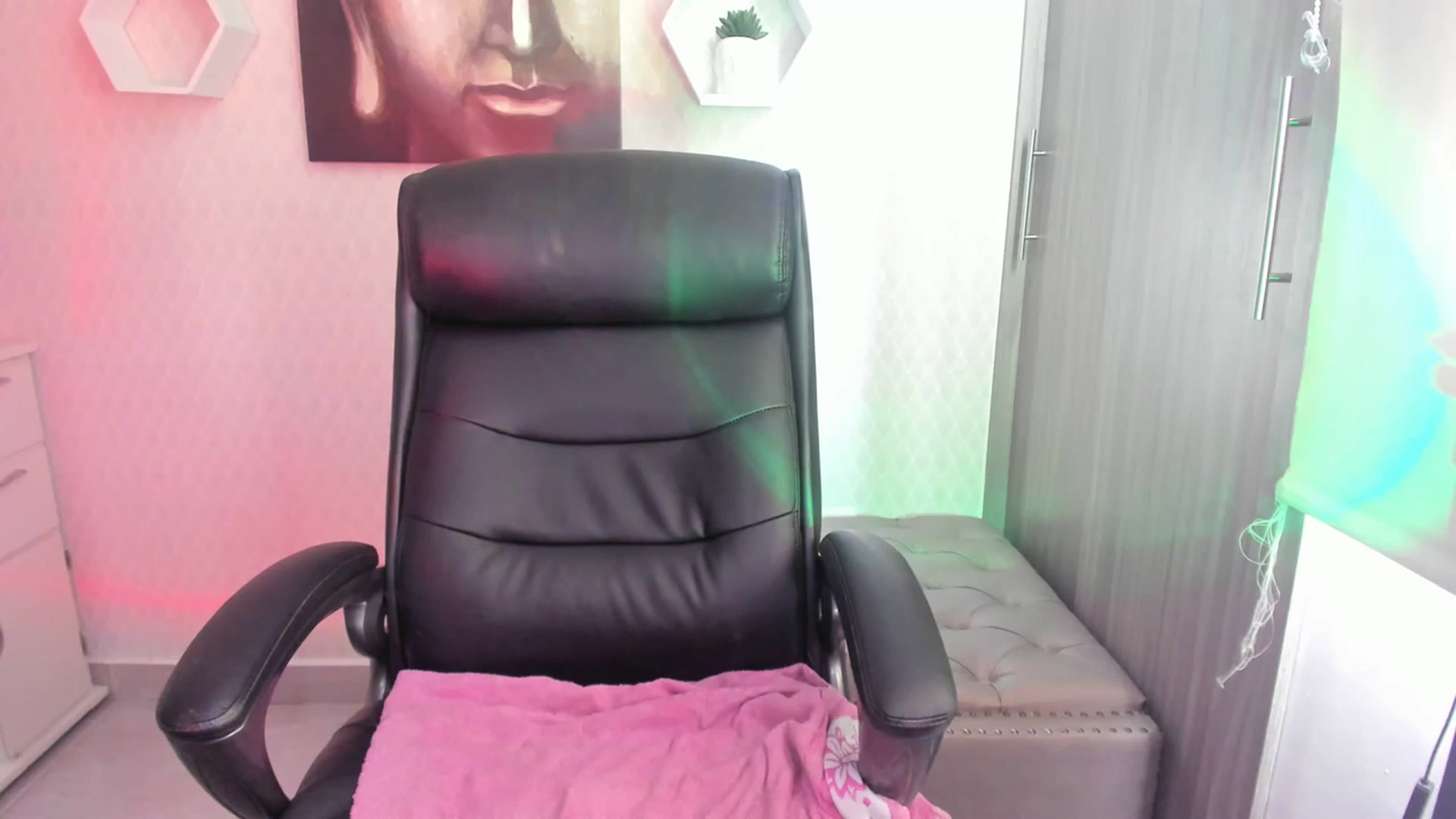Gallery image thumbnail from Susan_lane's myfreecams stream on, 03/13/2024, 14:20 image 13 of 20