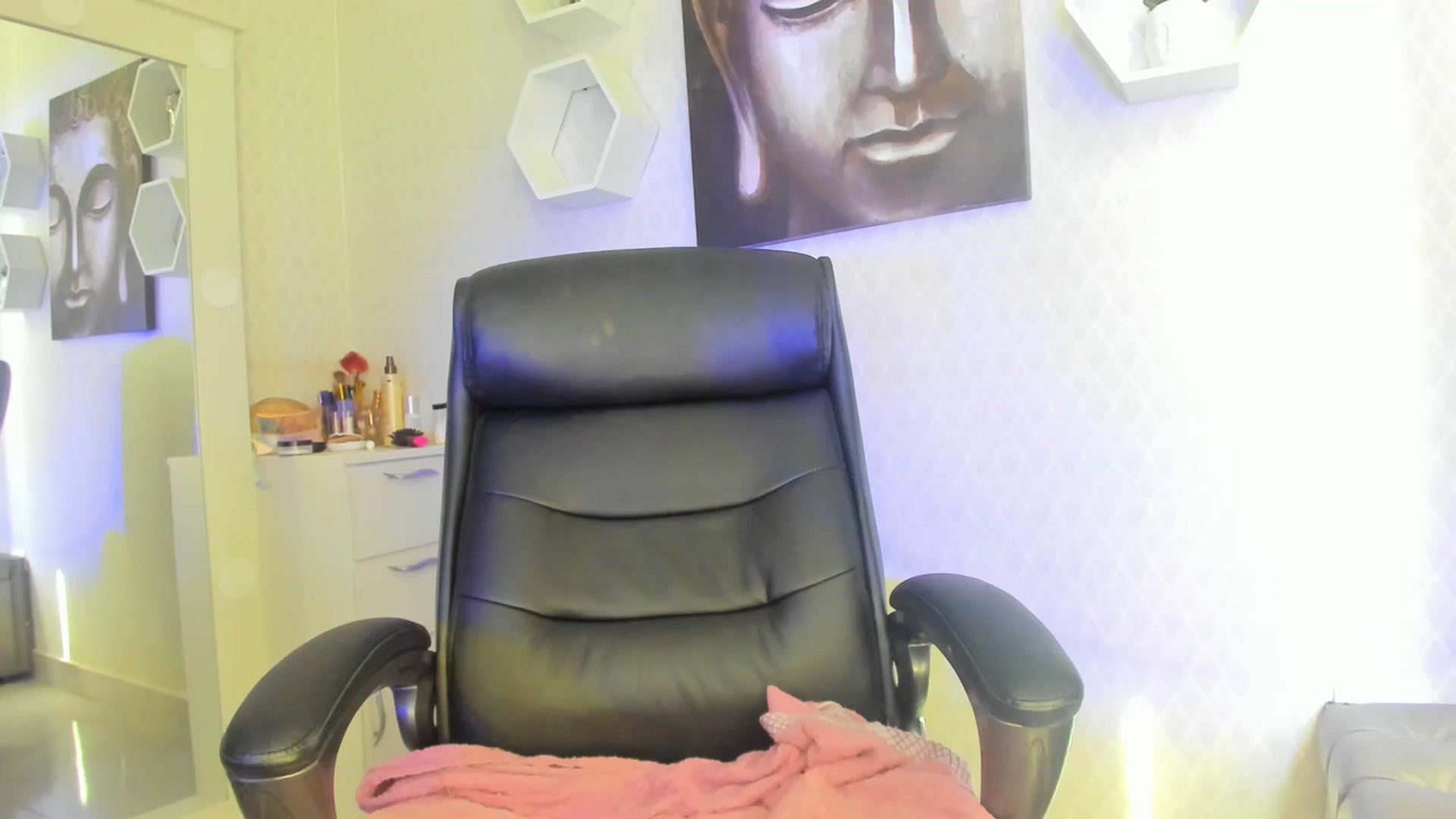 Gallery image thumbnail from Susan_lane's myfreecams stream on, 03/26/2024, 17:09 image 4 of 20