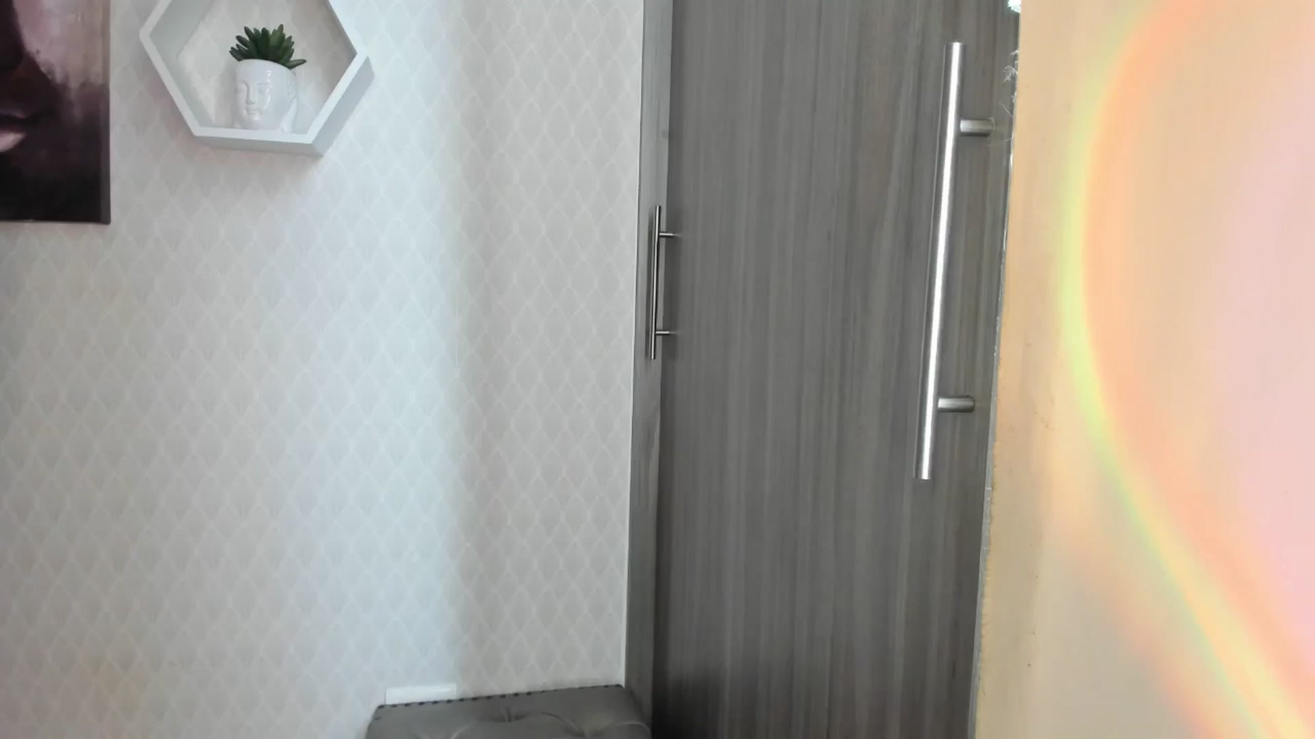 Gallery image thumbnail from Susan_lane's myfreecams stream on, 04/29/2024, 16:31 image 3 of 20