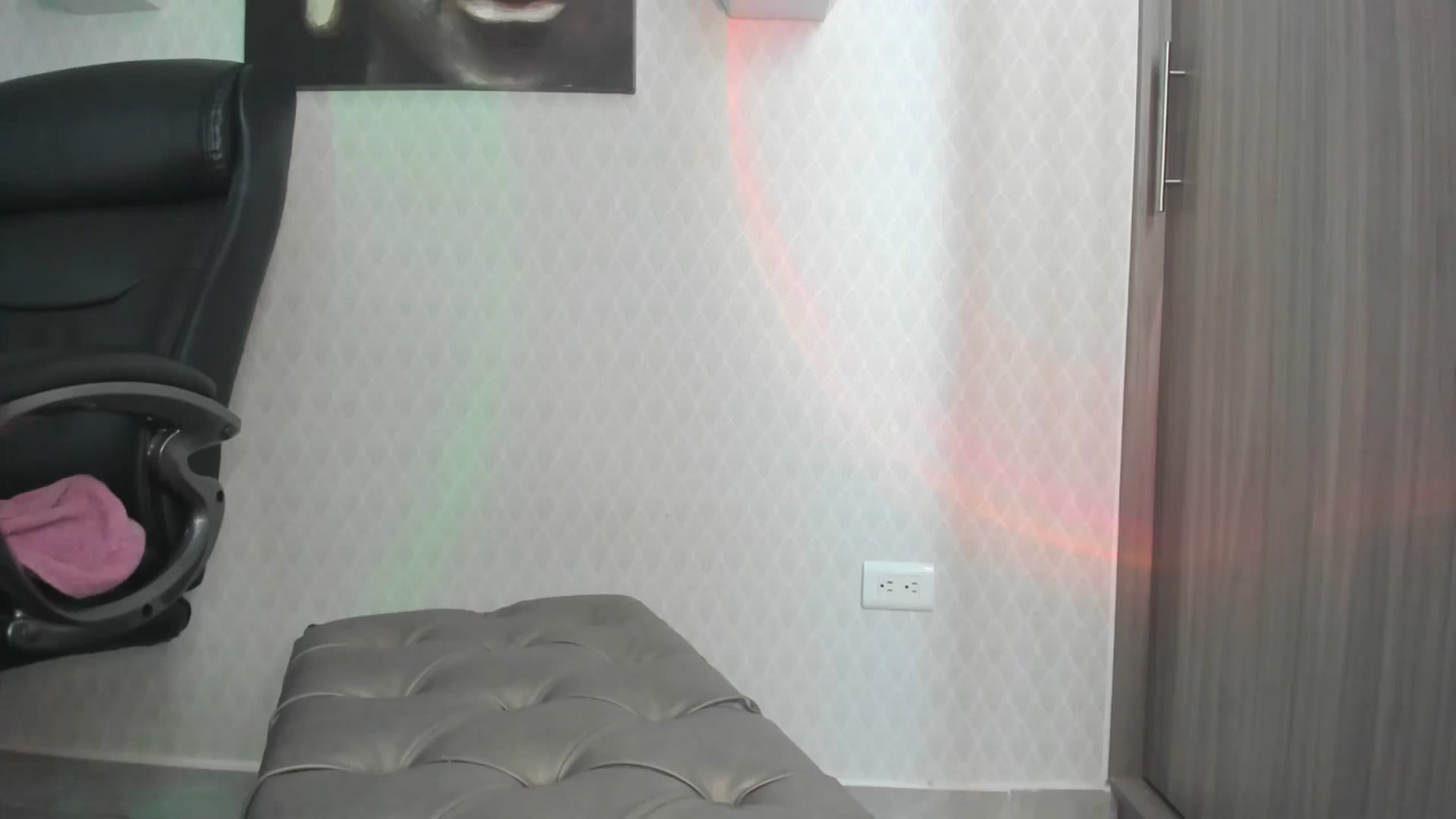 Gallery image thumbnail from Susan_lane's myfreecams stream on, 05/03/2024, 15:35 image 7 of 20