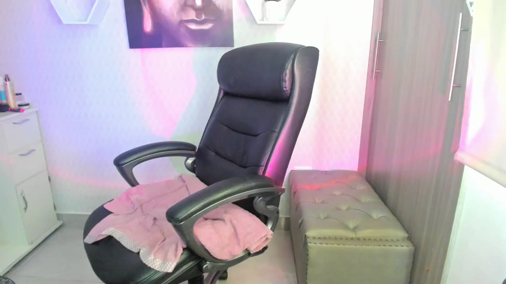 Gallery image thumbnail from Susan_lane's myfreecams stream on, 06/01/2024, 15:29 image 13 of 20