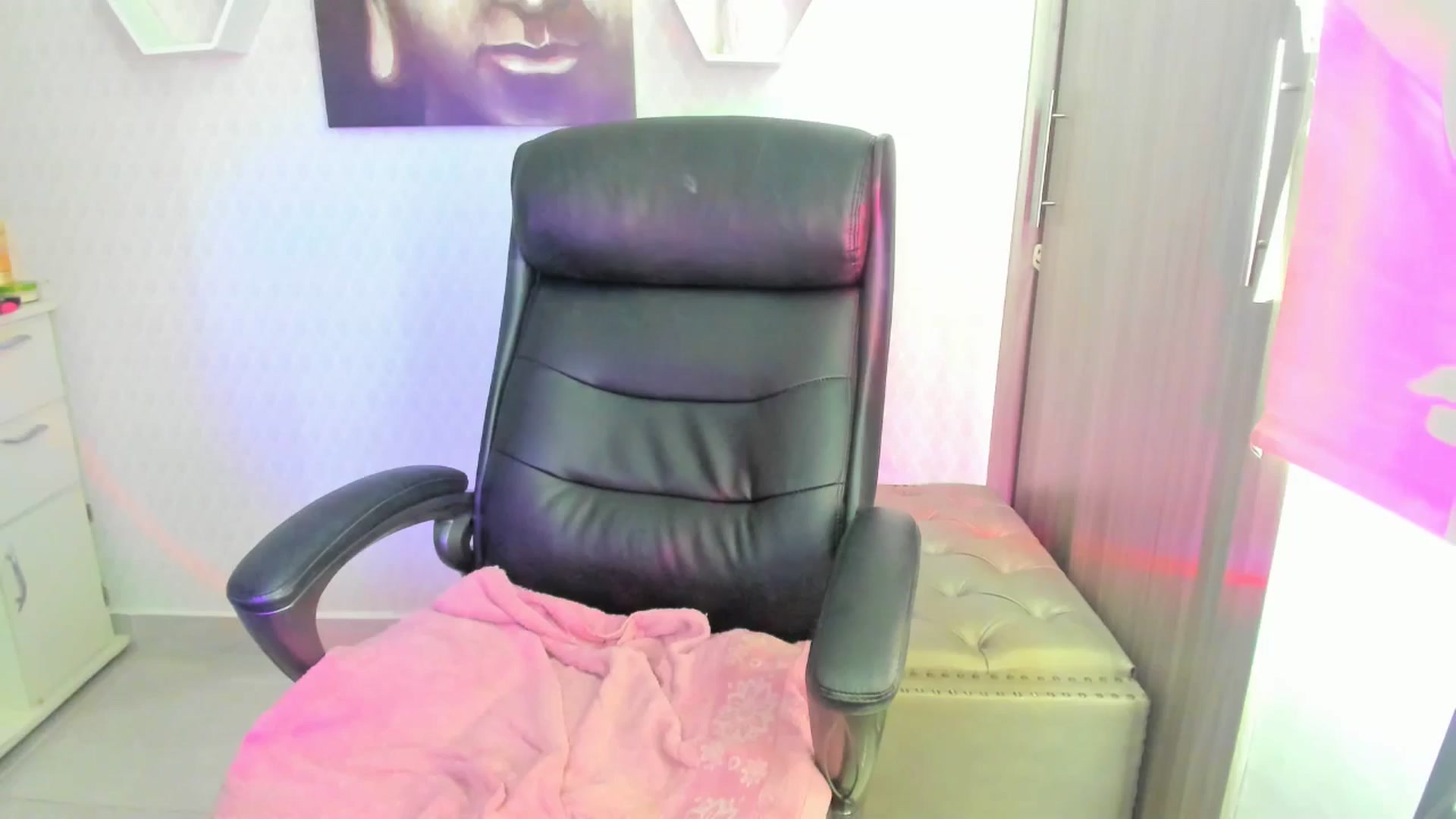 Gallery image thumbnail from Susan_lane's myfreecams stream on, 07/16/2024, 18:18 image 1 of 20