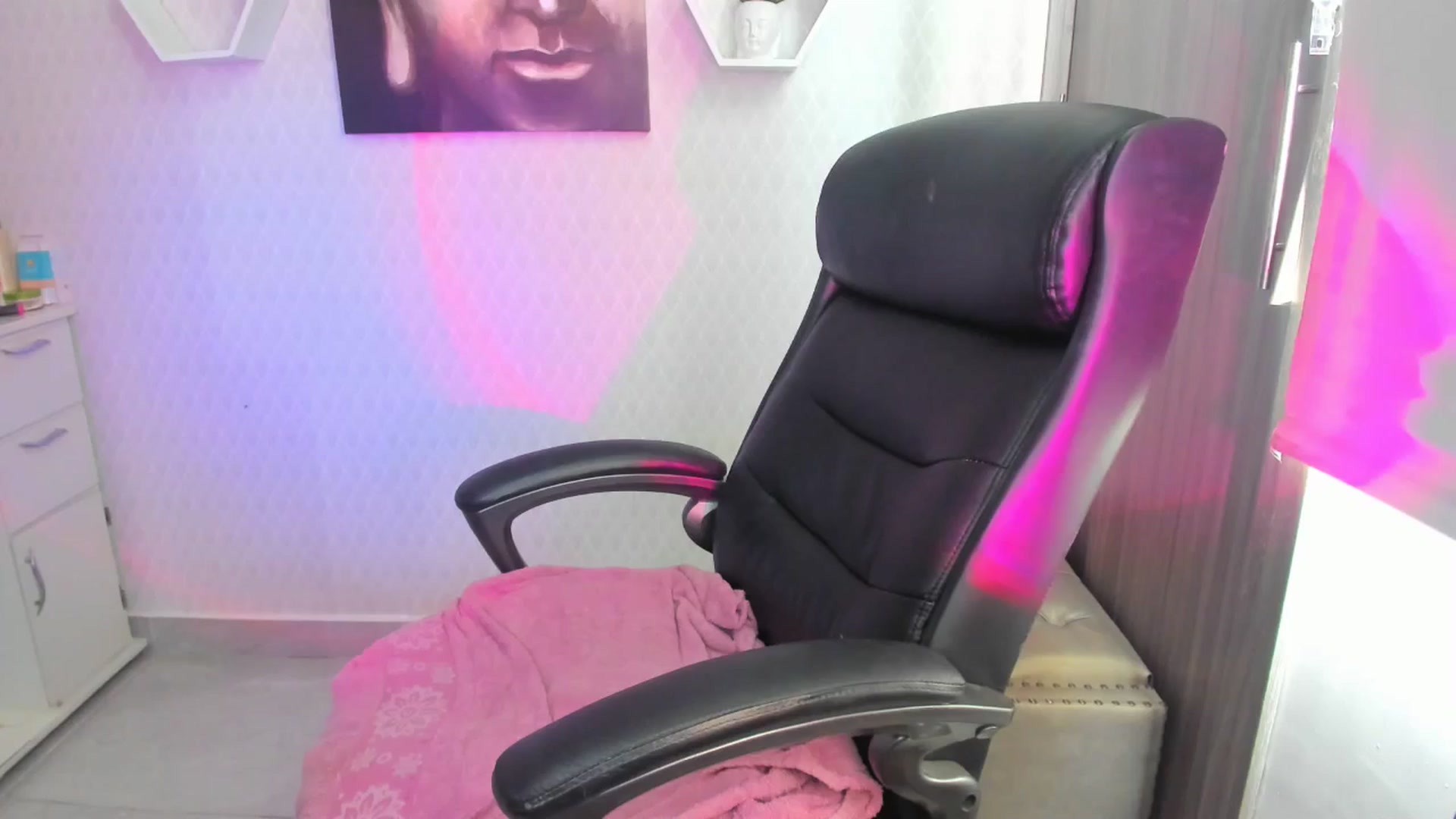 Gallery image thumbnail from Susan_lane's myfreecams stream on, 07/20/2024, 16:44 image 2 of 20