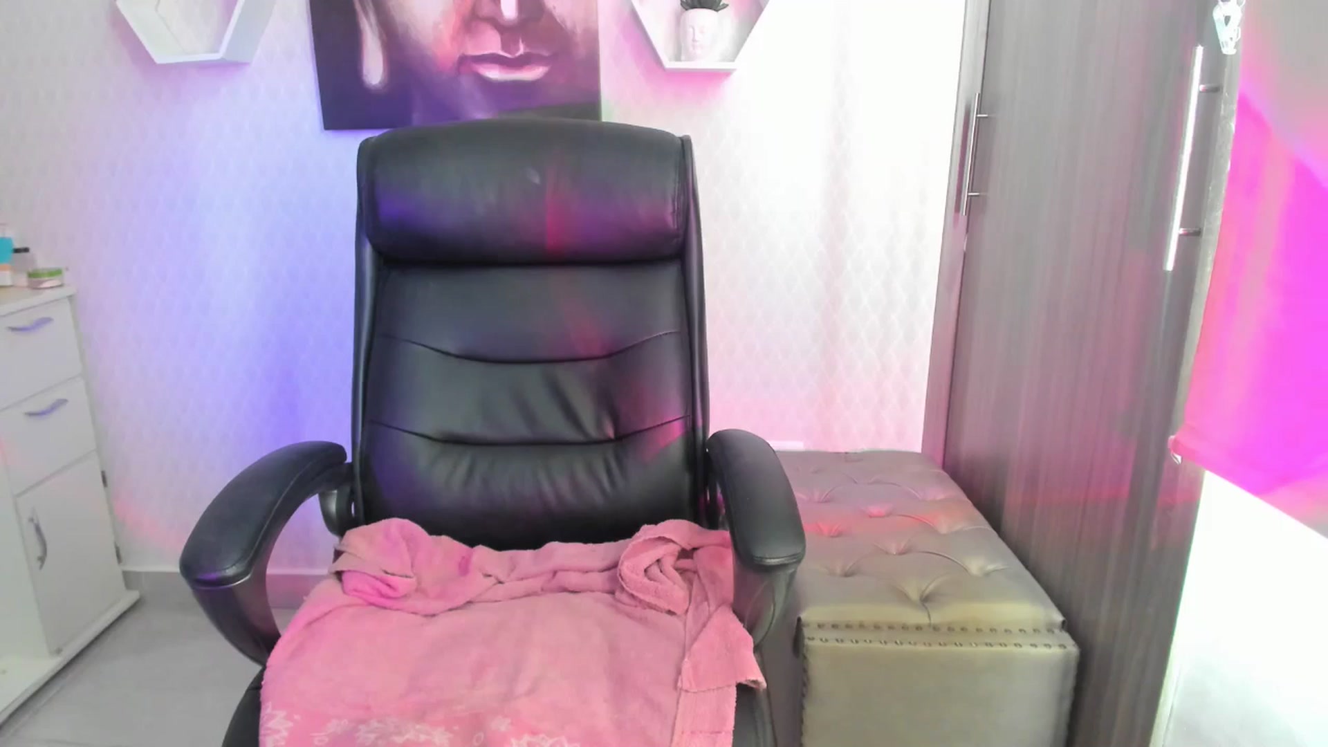 Gallery image thumbnail from Susan_lane's myfreecams stream on, 07/23/2024, 15:49 image 11 of 20