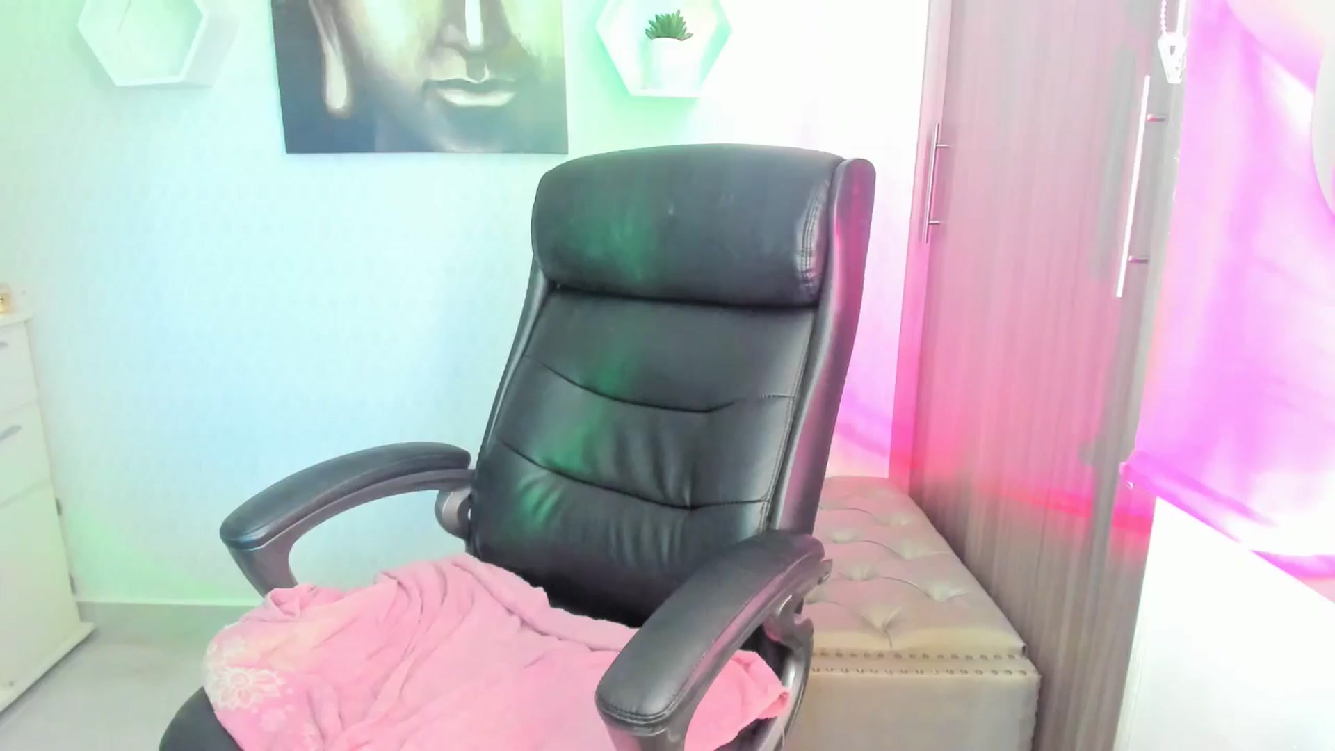 Gallery image thumbnail from Susan_lane's myfreecams stream on, 07/27/2024, 17:23 image 9 of 20