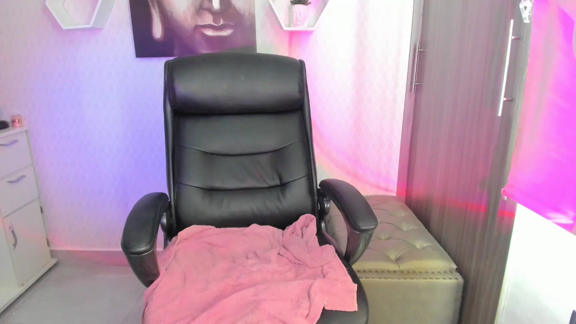 Gallery image thumbnail from Susan_lane's myfreecams stream on, 07/29/2024, 16:55 image 13 of 20