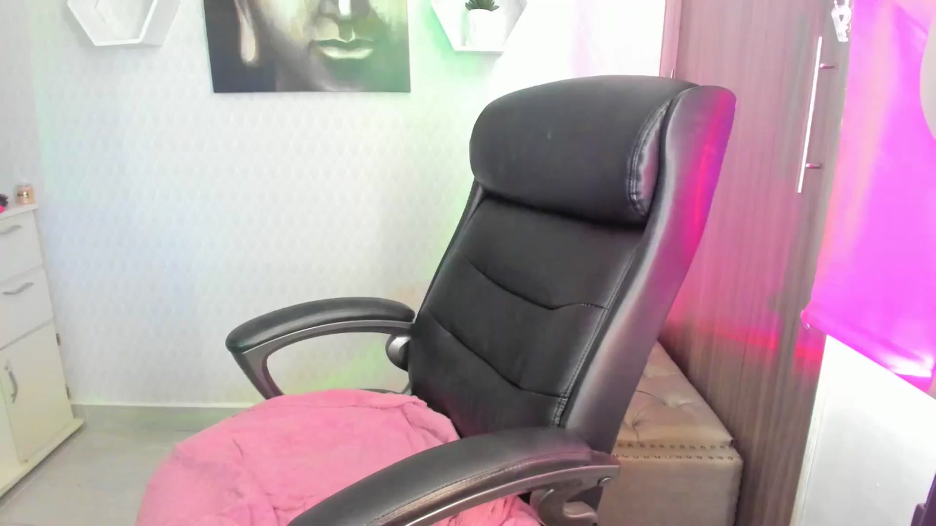 Gallery image thumbnail from Susan_lane's myfreecams stream on, 07/30/2024, 17:20 image 20 of 20