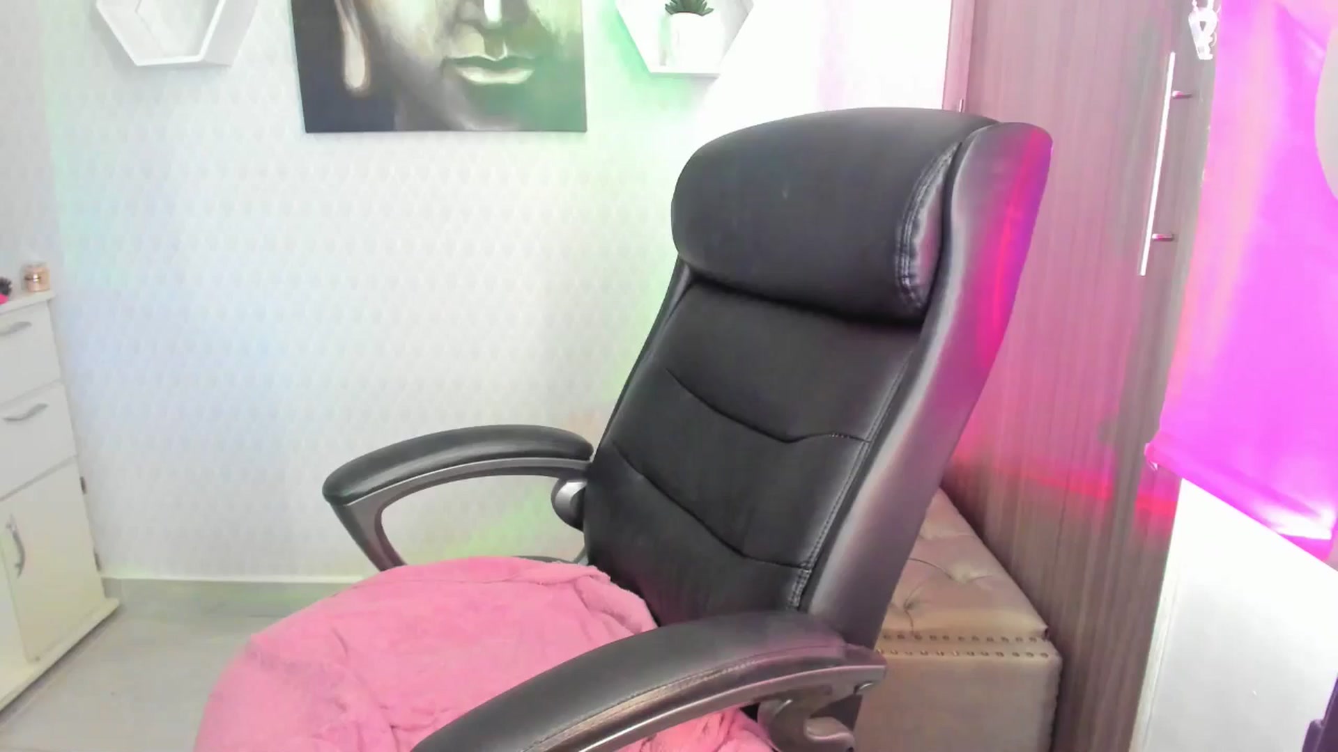 Gallery image thumbnail from Susan_lane's myfreecams stream on, 07/30/2024, 17:20 image 19 of 20