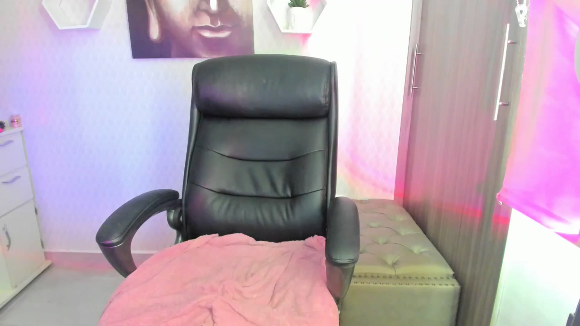 Gallery image thumbnail from Susan_lane's myfreecams stream on, 07/30/2024, 17:20 image 2 of 20
