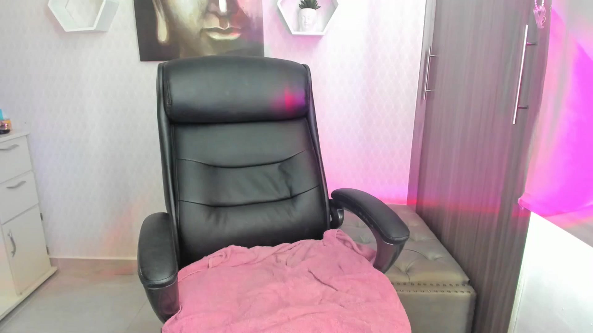 Gallery image thumbnail from Susan_lane's myfreecams stream on, 07/31/2024, 15:21 image 3 of 20