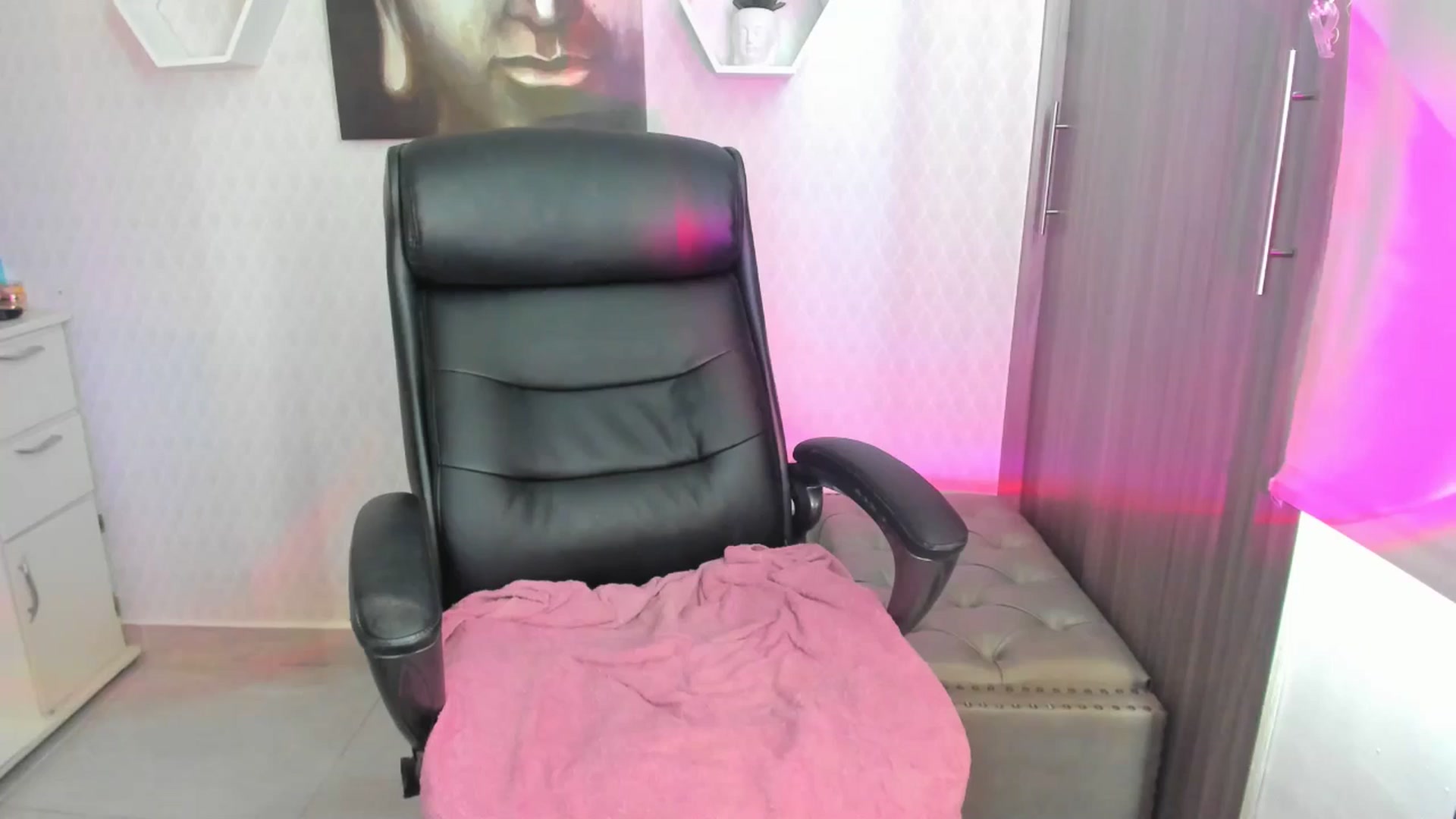 Gallery image thumbnail from Susan_lane's myfreecams stream on, 07/31/2024, 16:45 image 11 of 20