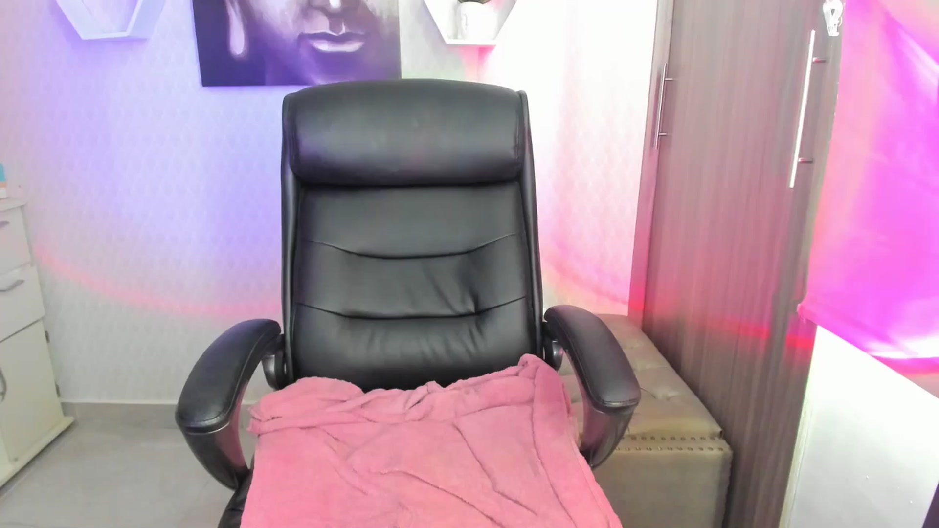 Gallery image thumbnail from Susan_lane's myfreecams stream on, 08/06/2024, 16:01 image 4 of 20