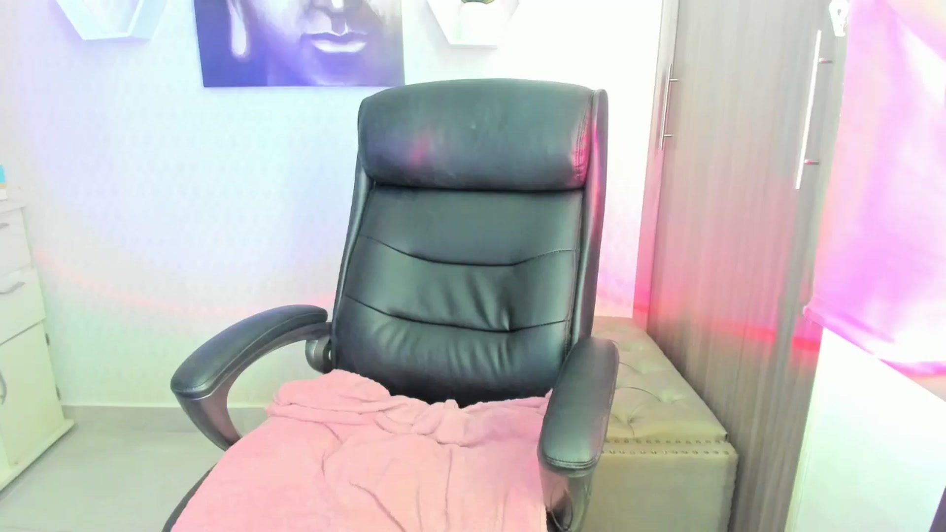 Gallery image thumbnail from Susan_lane's myfreecams stream on, 08/06/2024, 16:01 image 14 of 20