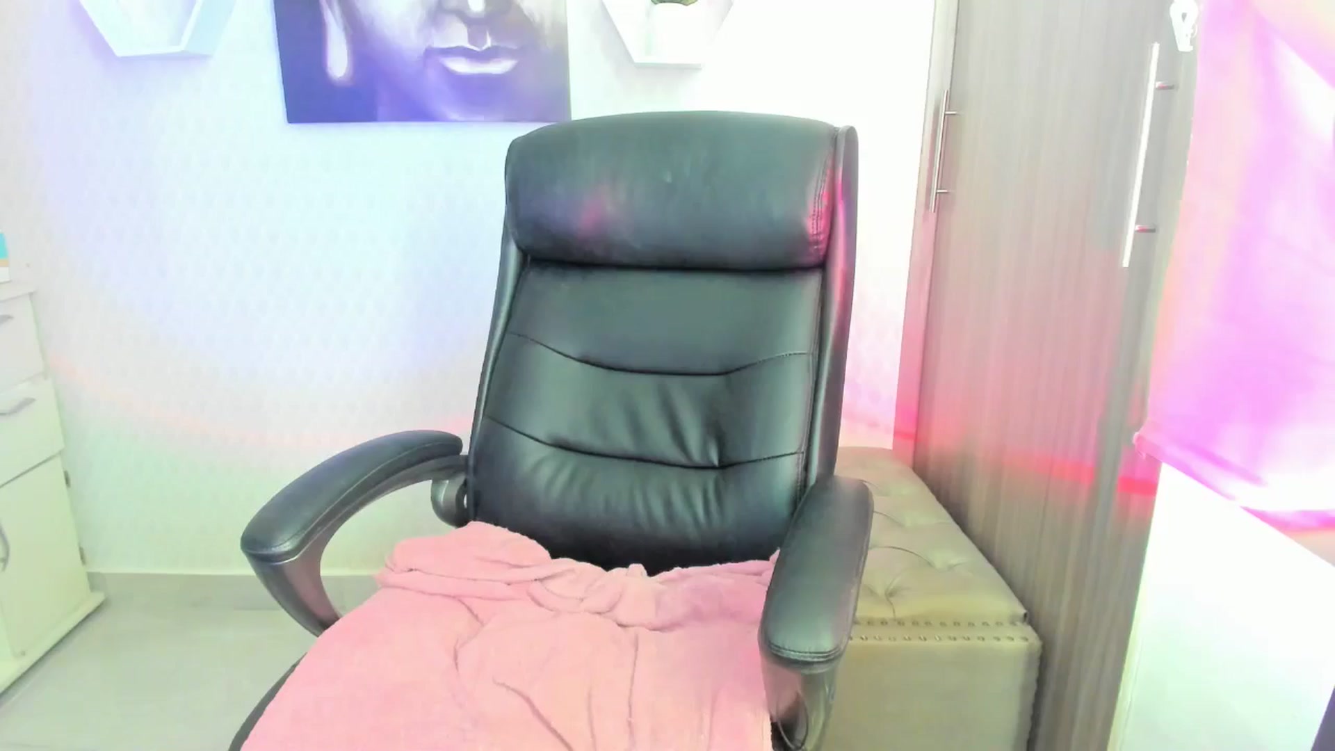 Gallery image thumbnail from Susan_lane's myfreecams stream on, 08/06/2024, 16:01 image 15 of 20
