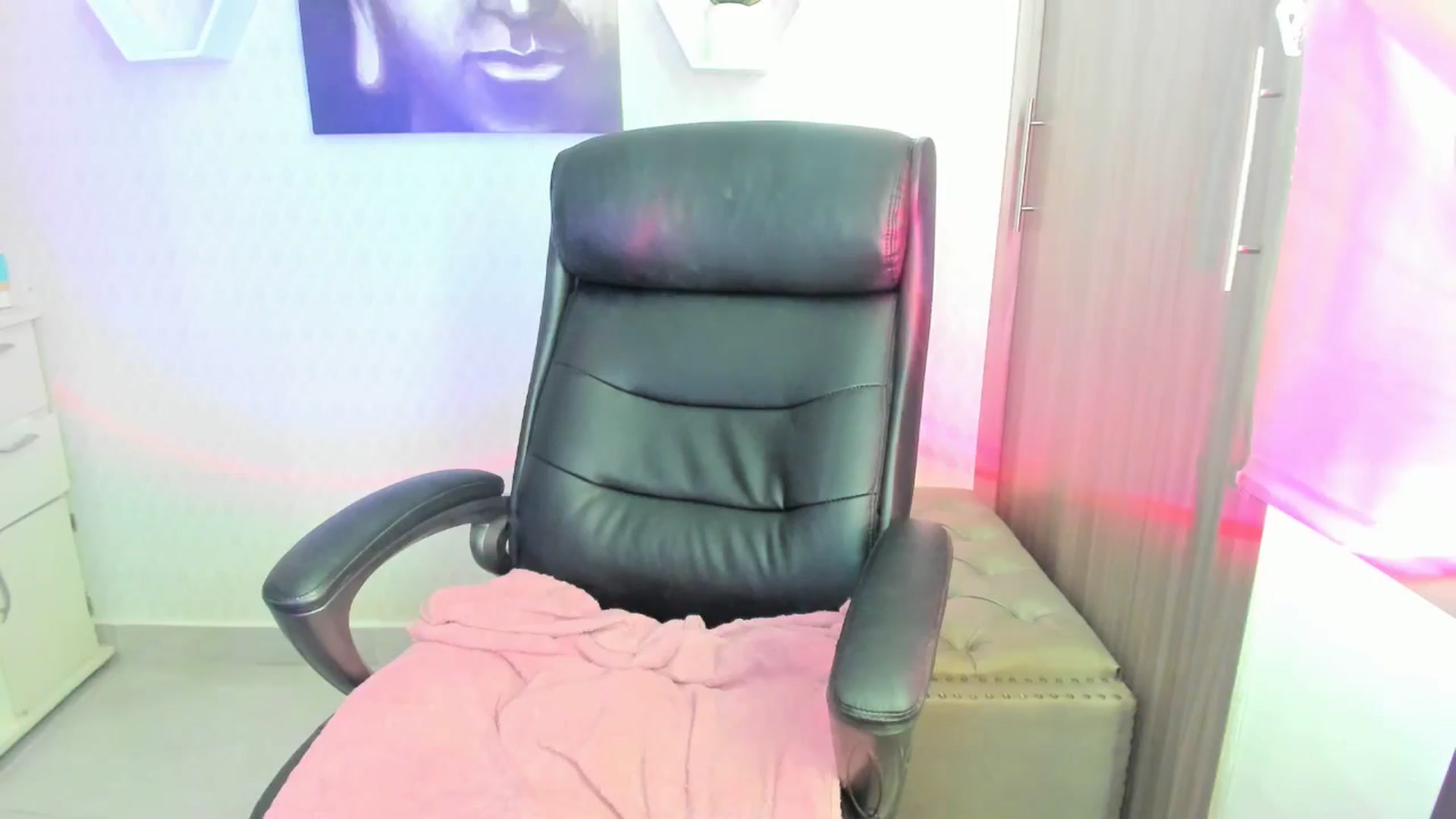 Gallery image thumbnail from Susan_lane's myfreecams stream on, 08/06/2024, 16:01 image 13 of 20