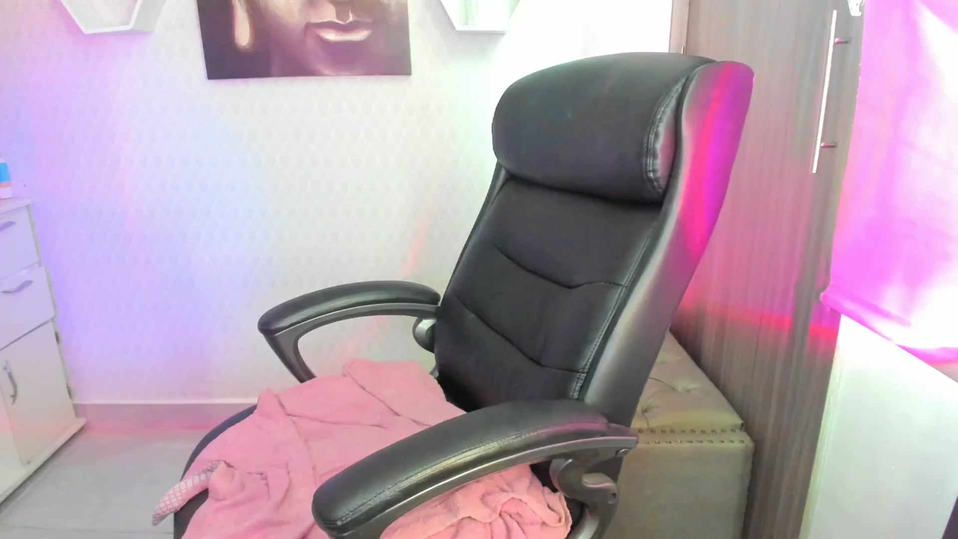 Gallery image thumbnail from Susan_lane's myfreecams stream on, 08/06/2024, 17:42 image 10 of 20