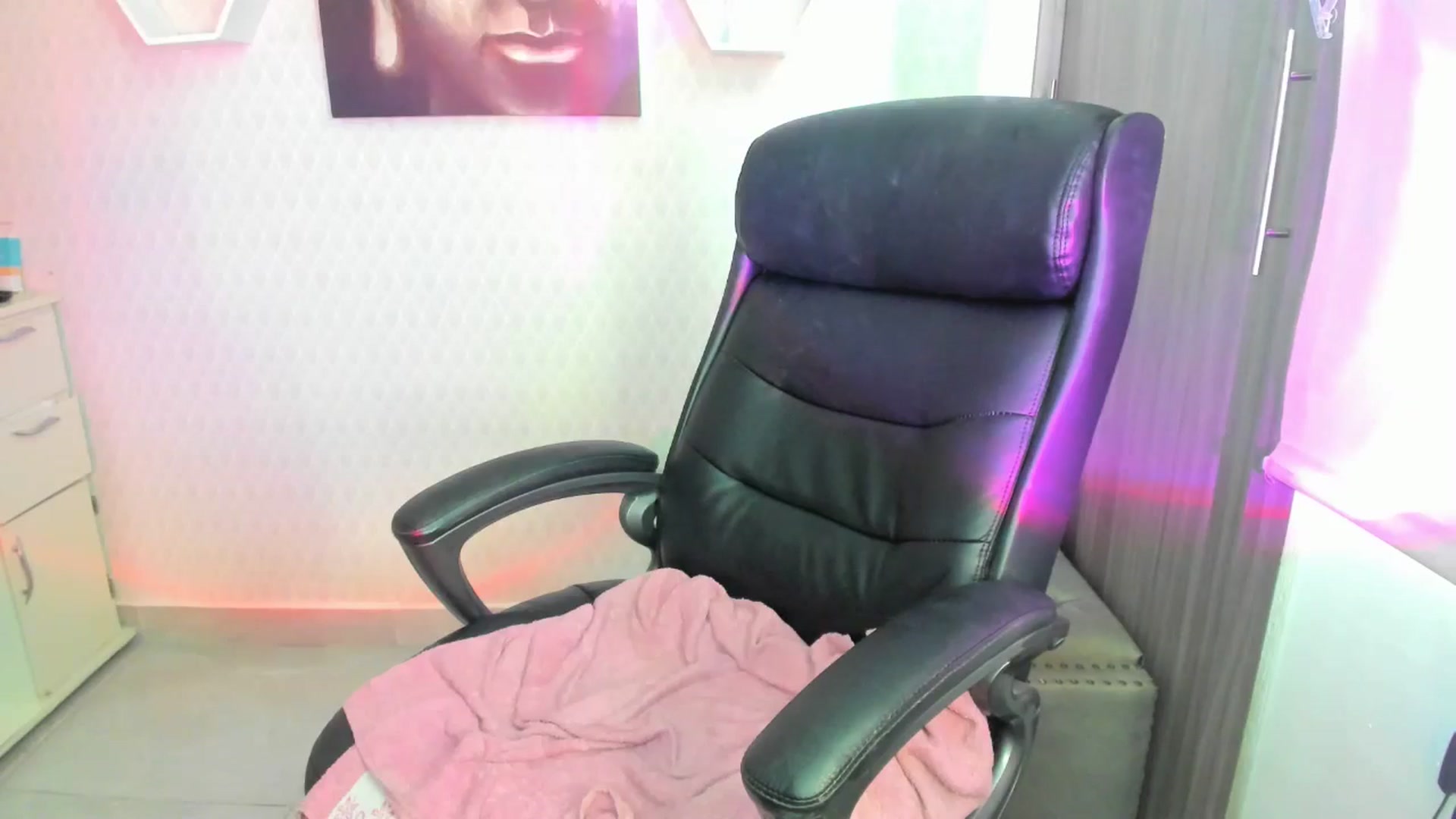 Gallery image thumbnail from Susan_lane's myfreecams stream on, 08/08/2024, 15:43 image 12 of 20