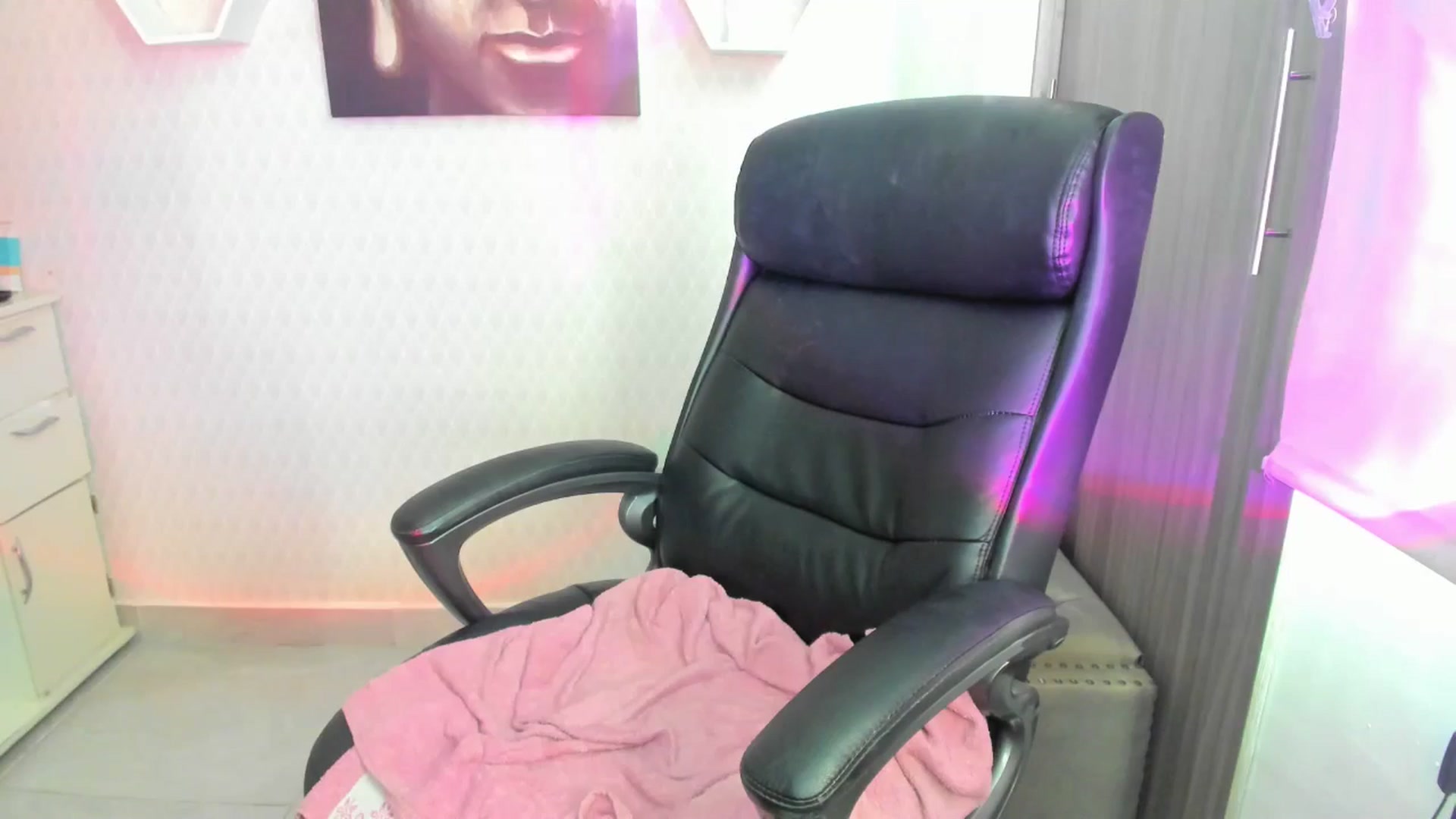 Gallery image thumbnail from Susan_lane's myfreecams stream on, 08/08/2024, 15:43 image 11 of 20