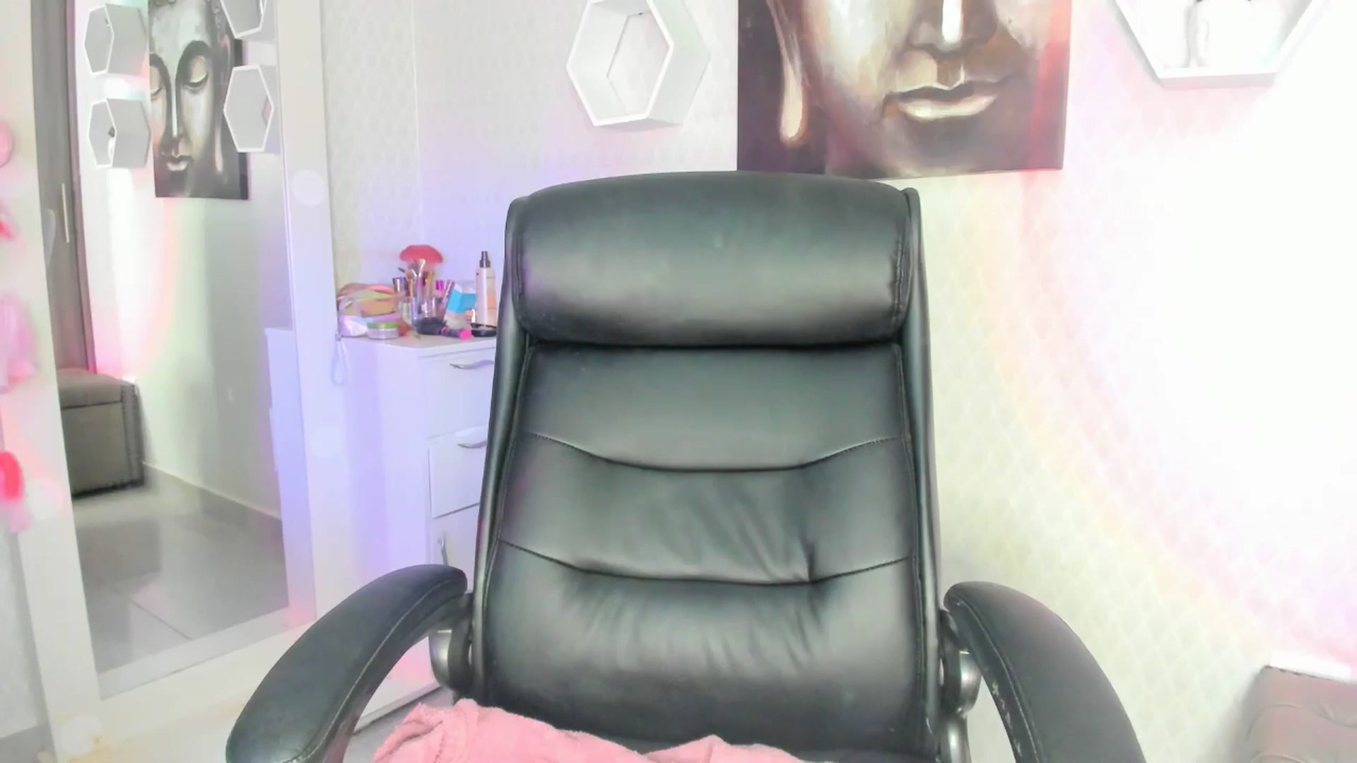 Gallery image thumbnail from Susan_lane's myfreecams stream on, 08/12/2024, 16:32 image 19 of 20