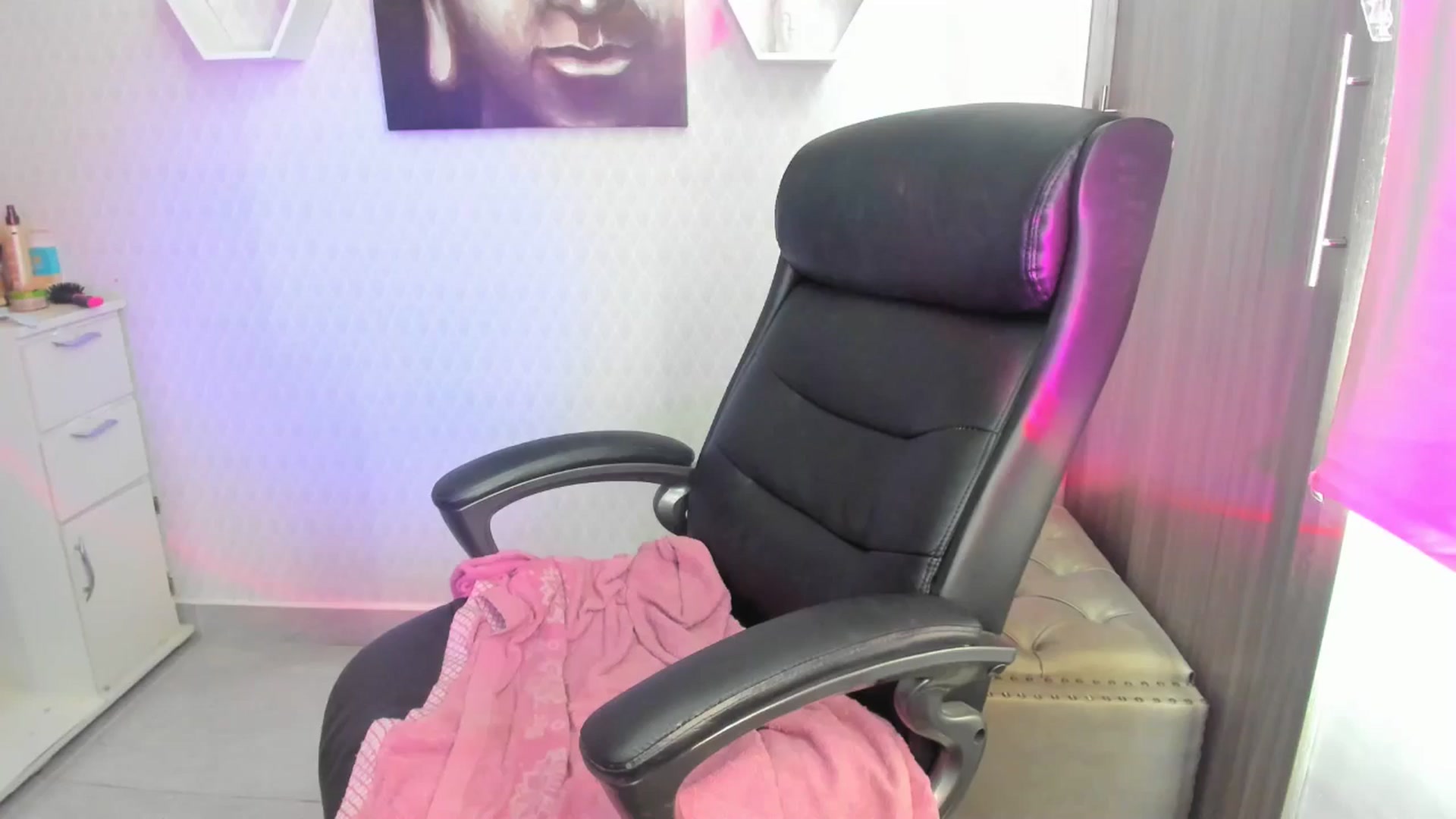 Gallery image thumbnail from Susan_lane's myfreecams stream on, 08/31/2024, 15:52 image 1 of 20