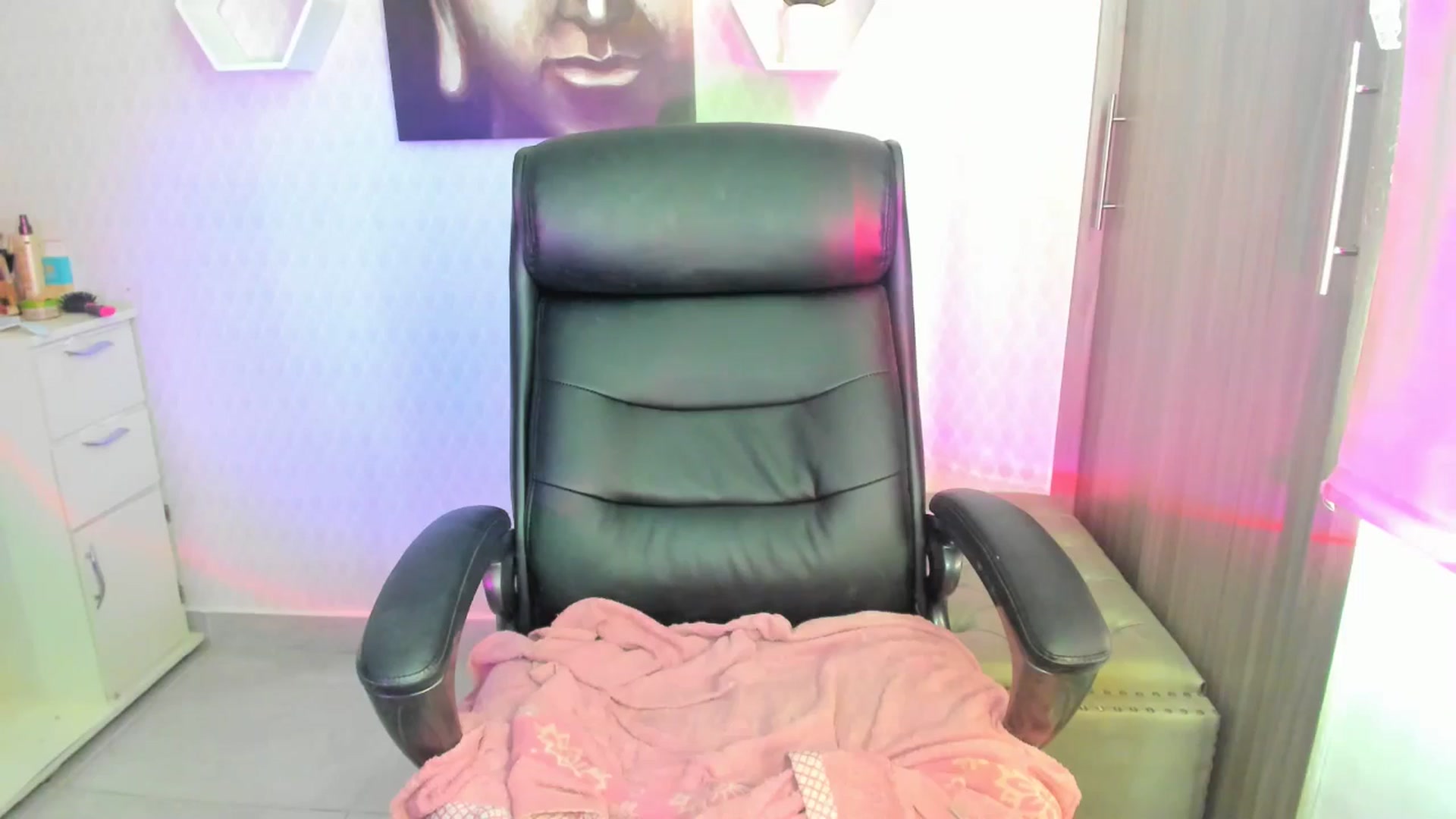Gallery image thumbnail from Susan_lane's myfreecams stream on, 08/31/2024, 15:52 image 18 of 20
