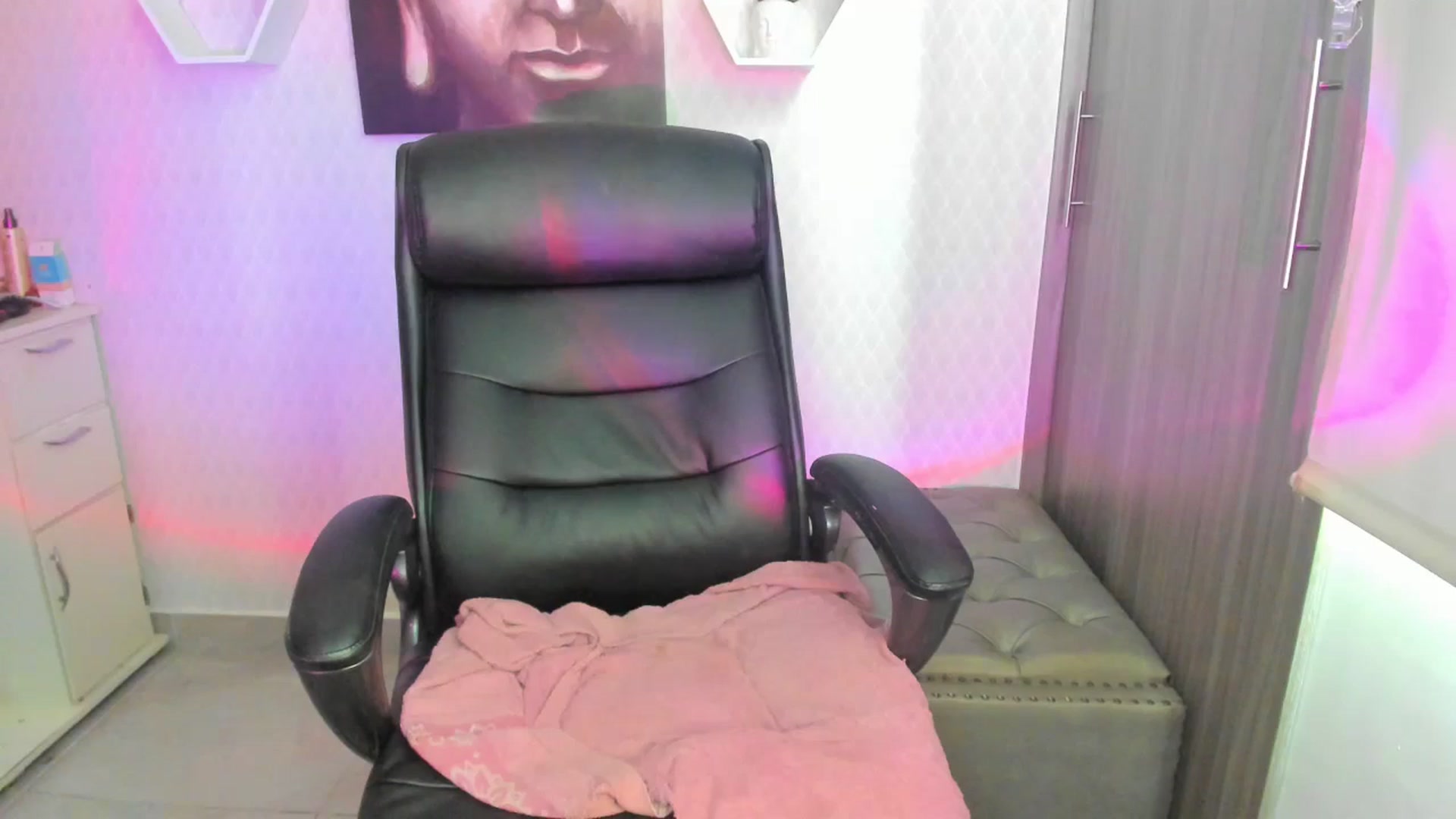 Gallery image thumbnail from Susan_lane's myfreecams stream on, 09/06/2024, 15:58 image 9 of 20
