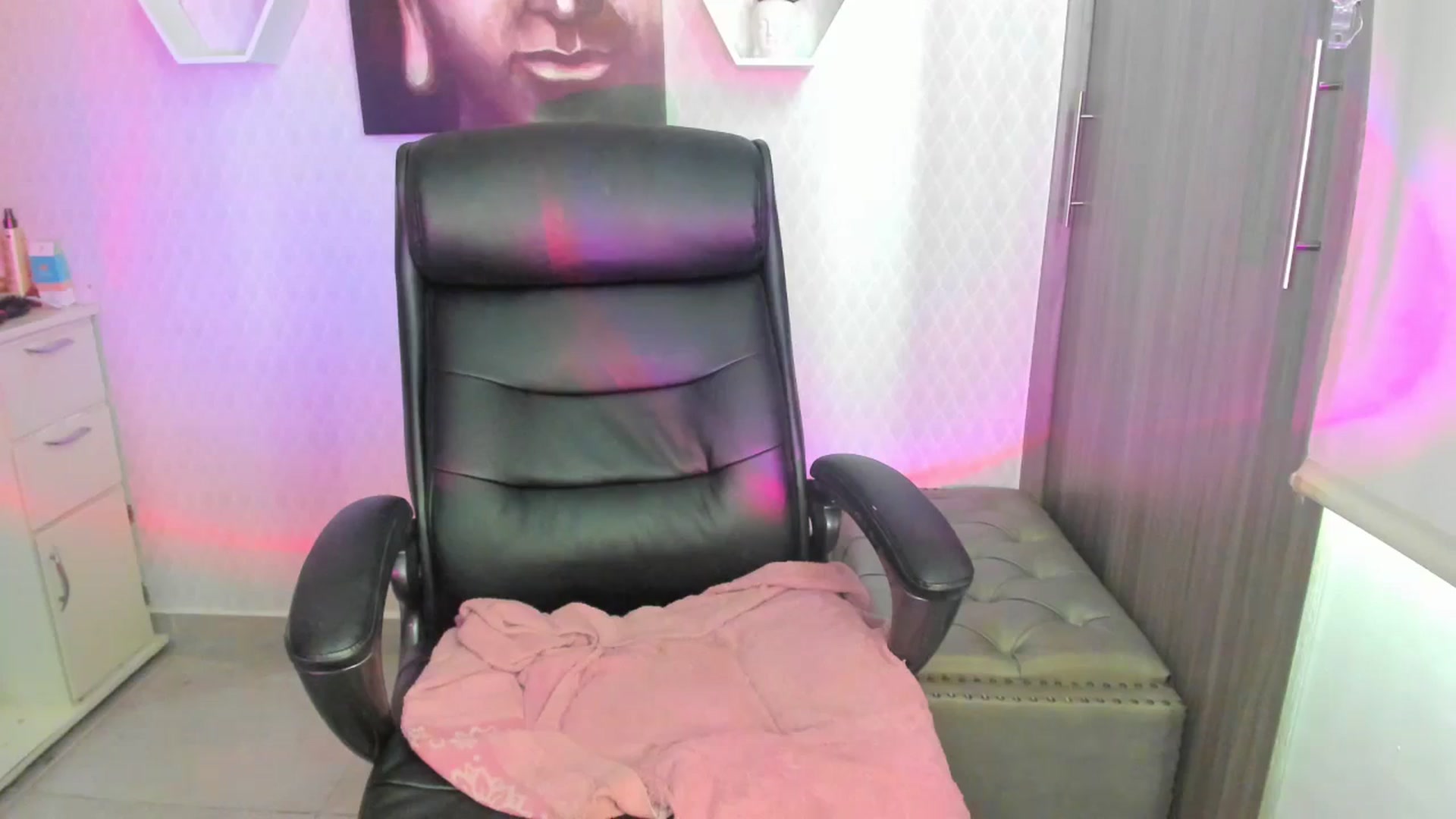 Gallery image thumbnail from Susan_lane's myfreecams stream on, 09/06/2024, 15:58 image 8 of 20