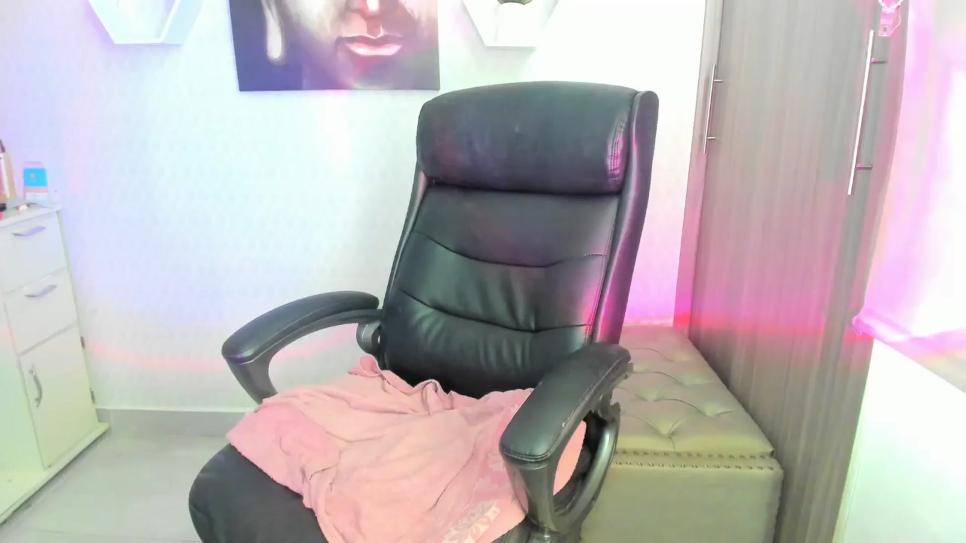 Gallery image thumbnail from Susan_lane's myfreecams stream on, 09/07/2024, 16:44 image 10 of 20
