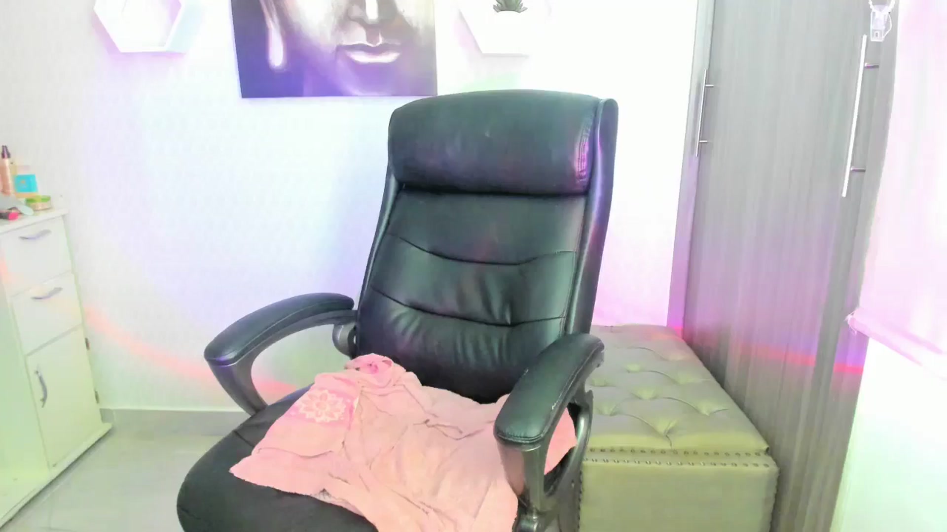 Gallery image thumbnail from Susan_lane's myfreecams stream on, 09/13/2024, 15:38 image 13 of 20
