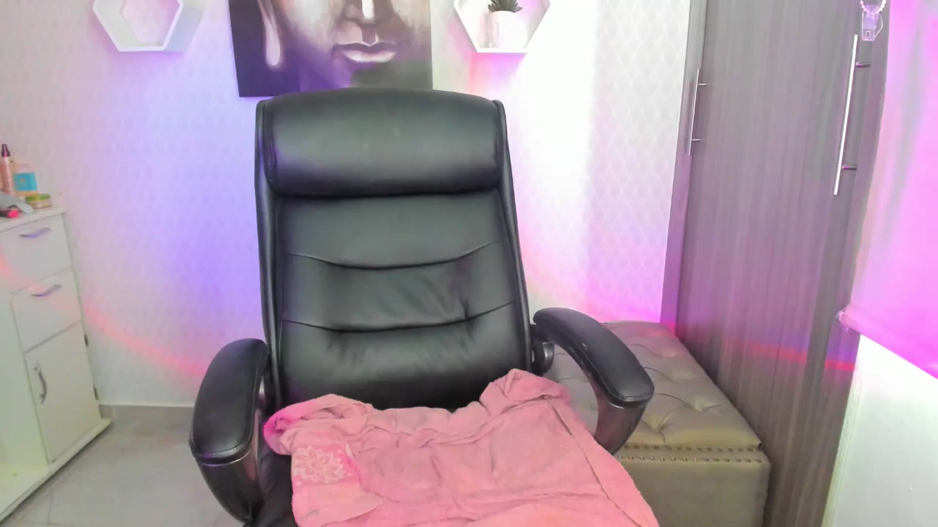 Gallery image thumbnail from Susan_lane's myfreecams stream on, 09/13/2024, 15:38 image 9 of 20