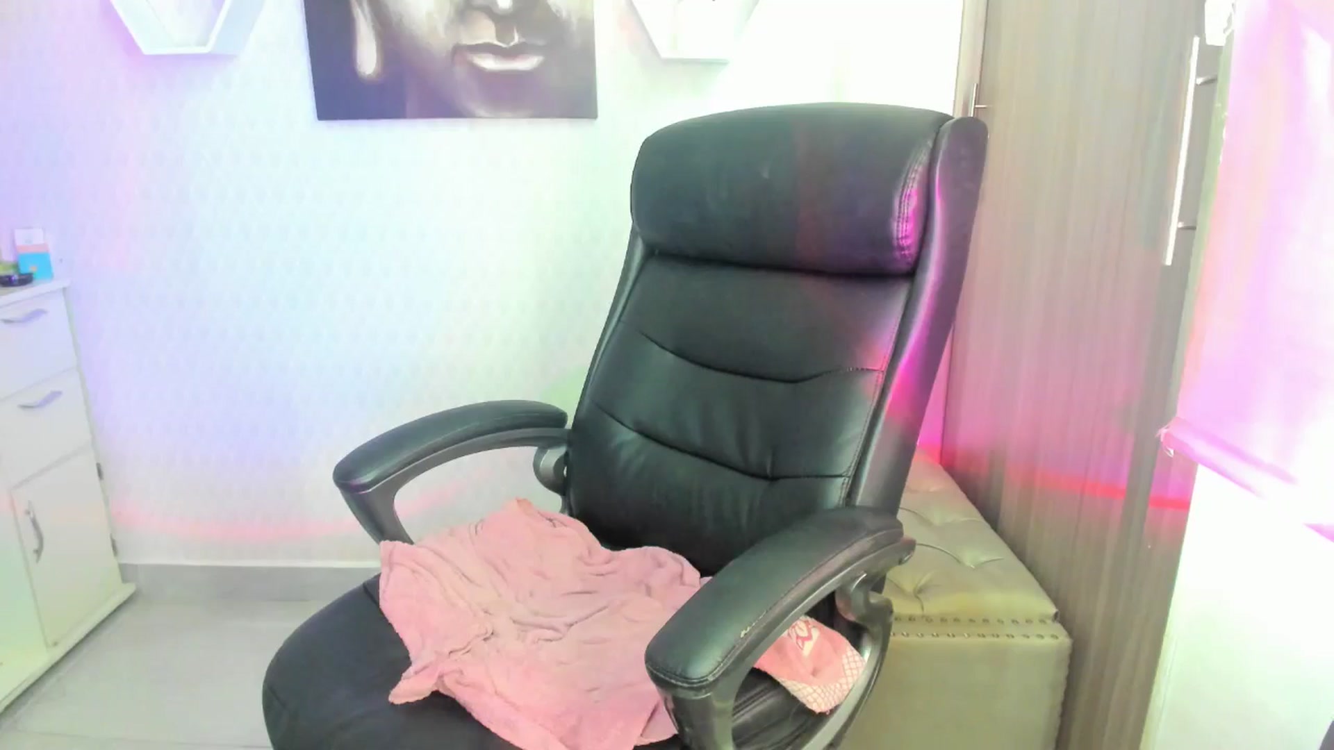 Gallery image thumbnail from Susan_lane's myfreecams stream on, 09/17/2024, 17:06 image 2 of 20