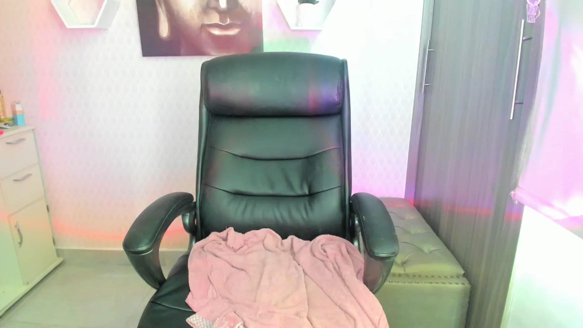 Gallery image thumbnail from Susan_lane's myfreecams stream on, 09/18/2024, 15:42 image 4 of 20