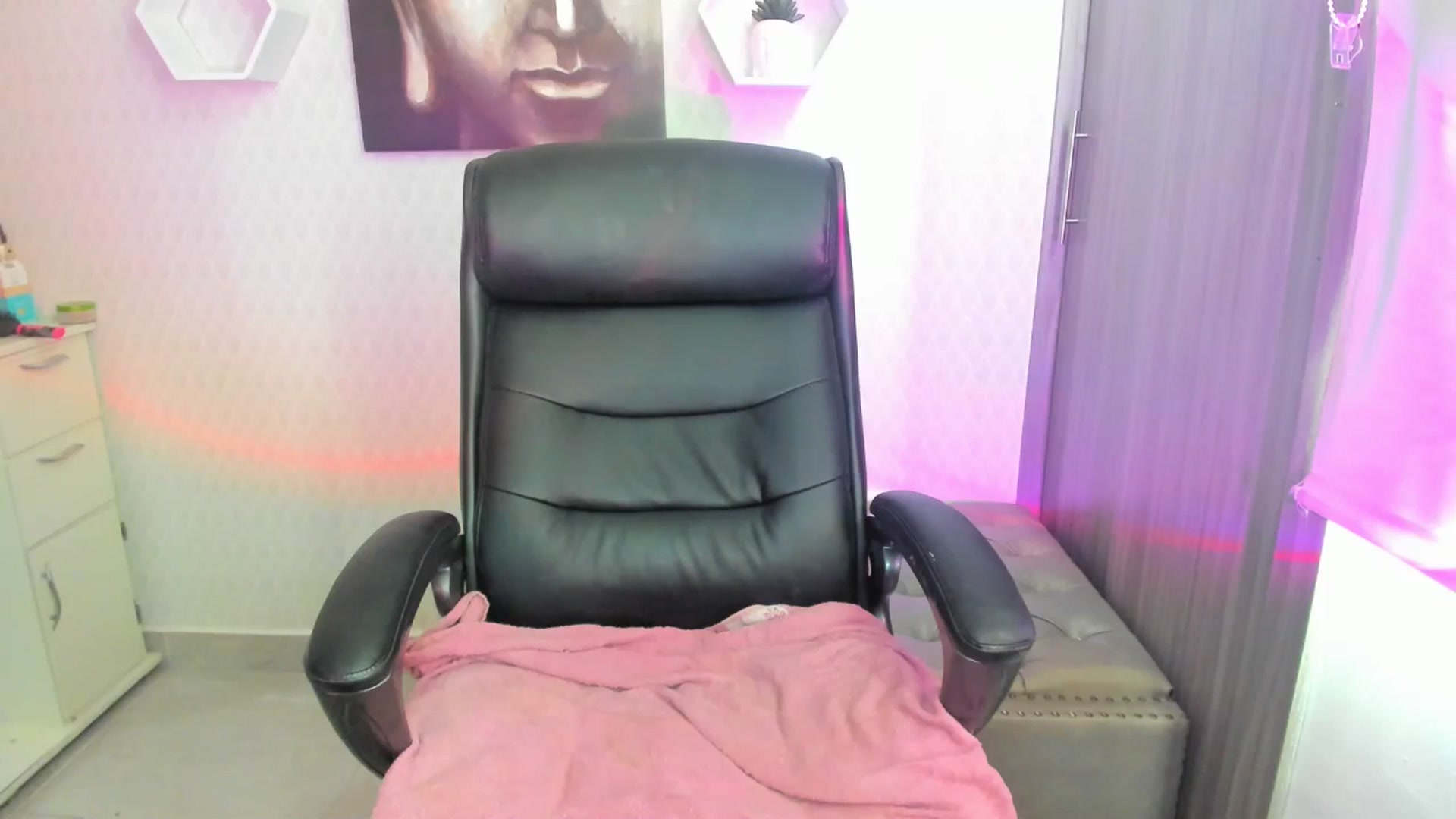 Gallery image thumbnail from Susan_lane's myfreecams stream on, 09/20/2024, 14:25 image 2 of 20