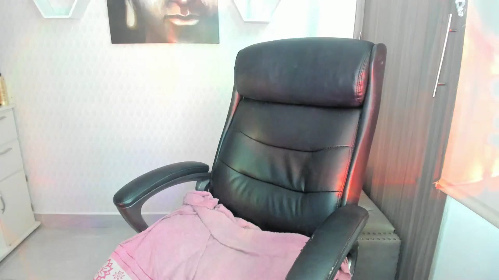 Gallery image thumbnail from Susan_lane's myfreecams stream on, 09/30/2024, 17:24 image 15 of 20