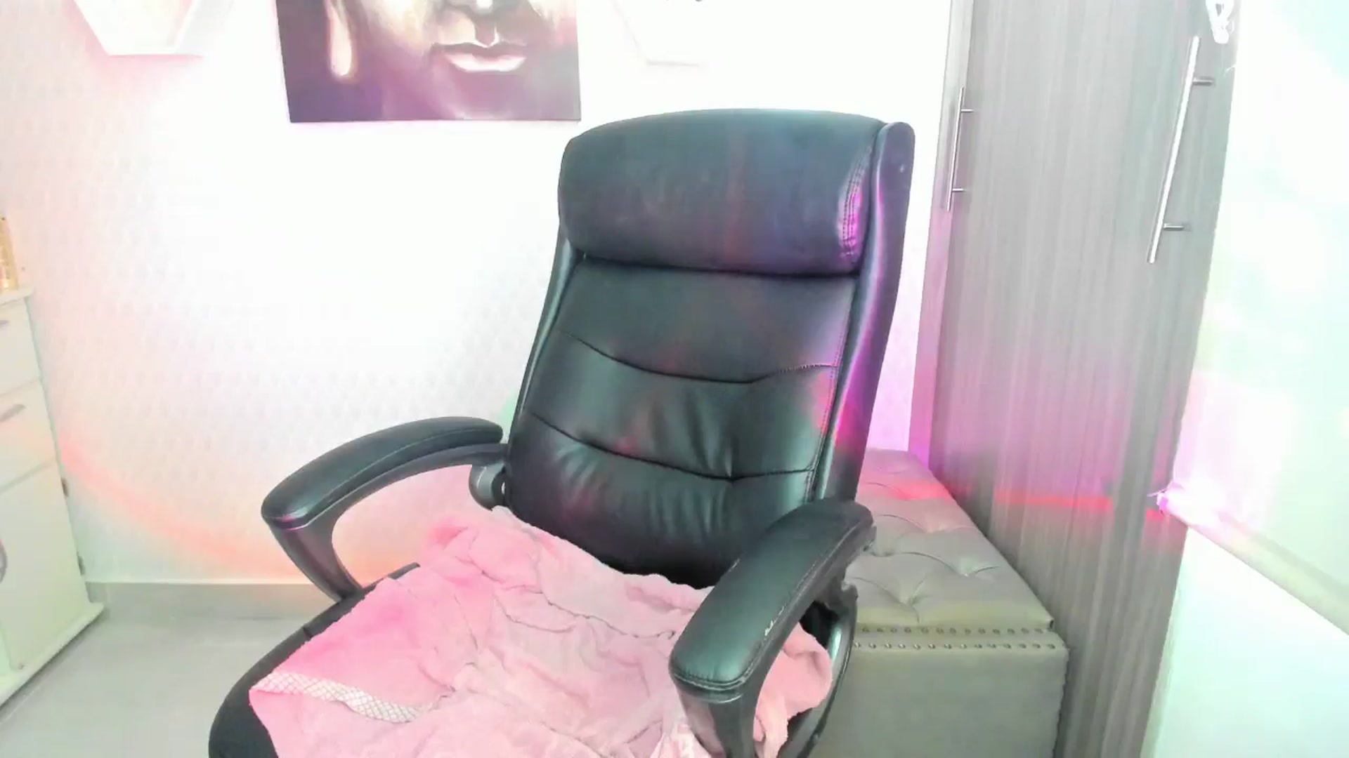 Gallery image thumbnail from Susan_lane's myfreecams stream on, 10/01/2024, 14:25 image 2 of 20