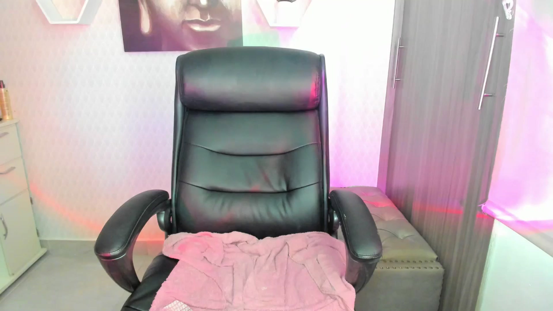 Gallery image thumbnail from Susan_lane's myfreecams stream on, 10/01/2024, 16:43 image 20 of 20