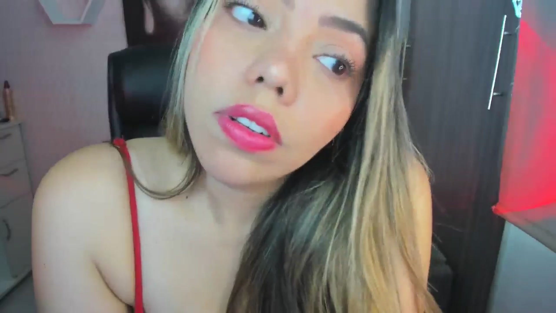 Gallery image thumbnail from Susan_lane's myfreecams stream on, 10/03/2024, 15:54 image 10 of 20