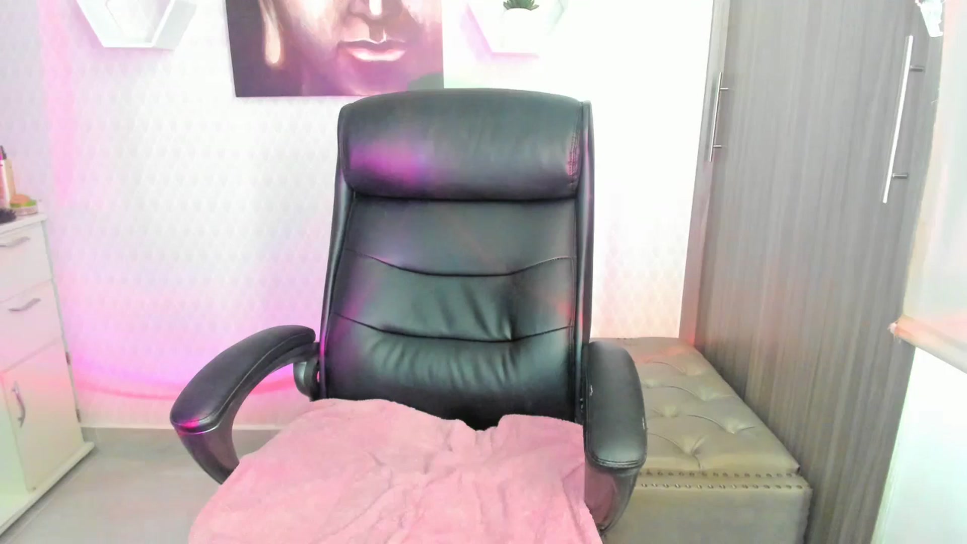 Gallery image thumbnail from Susan_lane's myfreecams stream on, 10/09/2024, 16:12 image 18 of 20