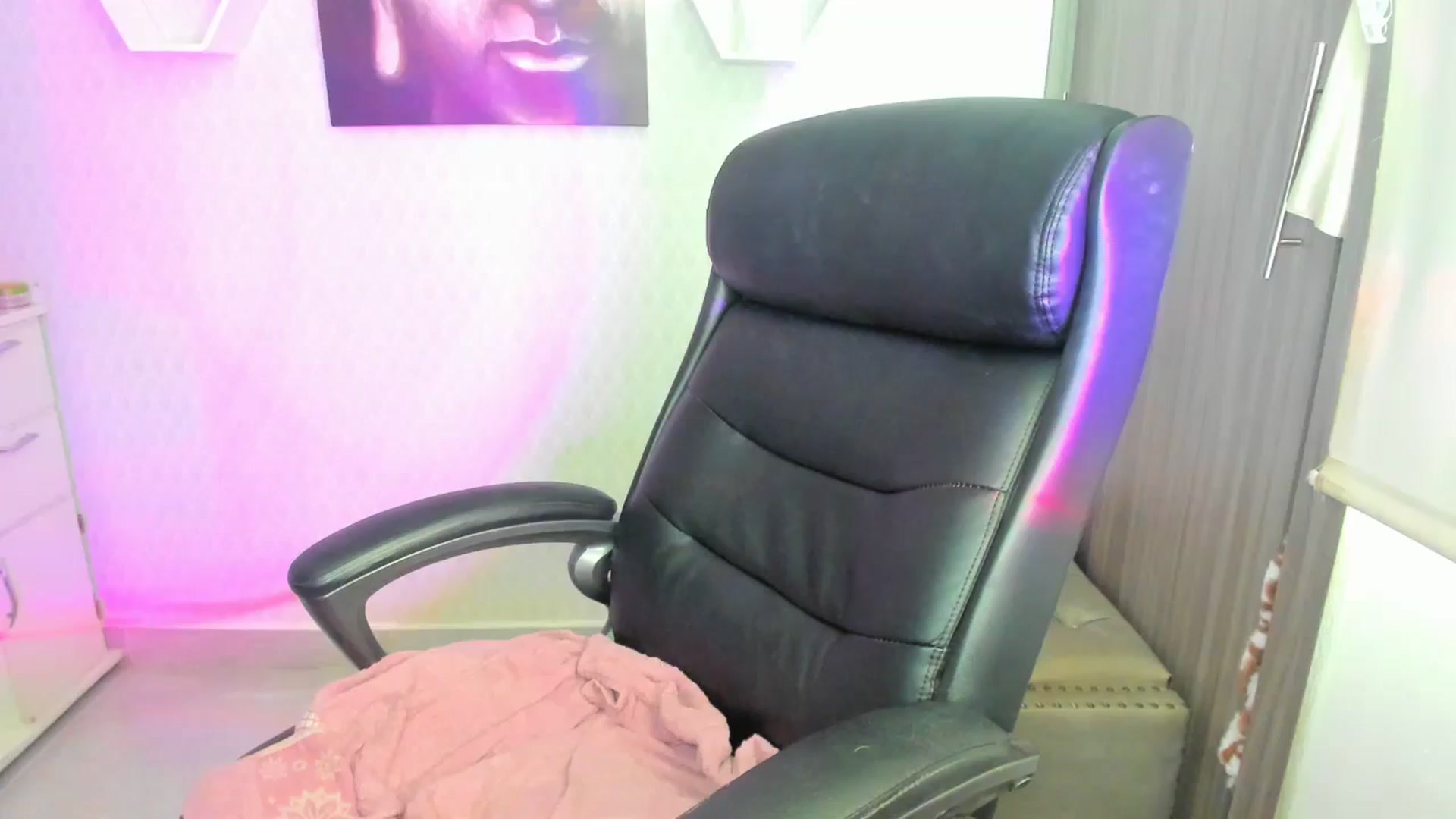 Gallery image thumbnail from Susan_lane's myfreecams stream on, 10/11/2024, 17:08 image 11 of 20