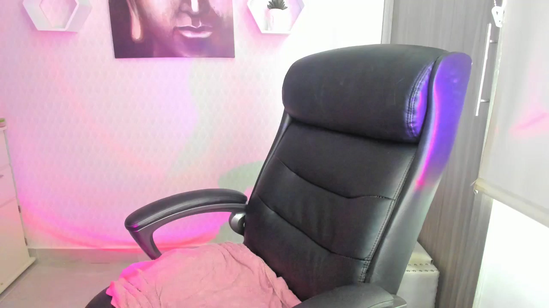 Gallery image thumbnail from Susan_lane's myfreecams stream on, 10/22/2024, 16:48 image 1 of 20