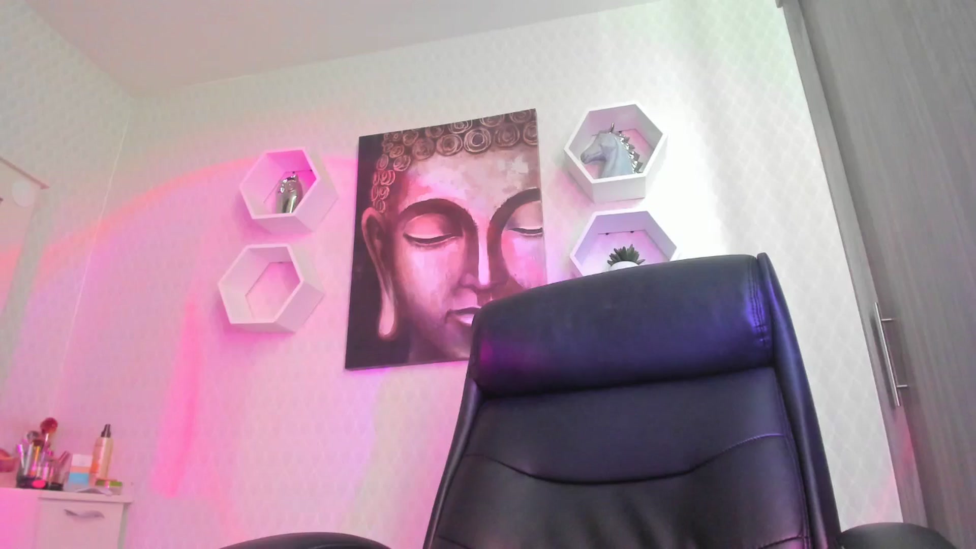 Gallery image thumbnail from Susan_lane's myfreecams stream on, 10/25/2024, 15:45 image 14 of 20