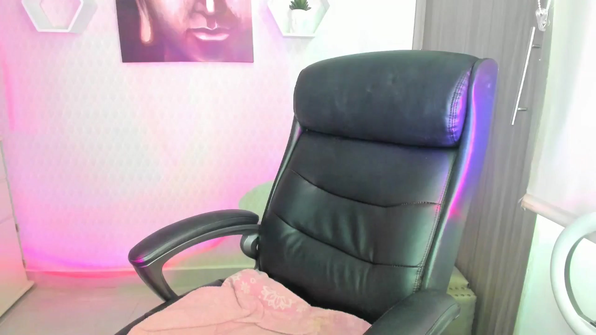 Gallery image thumbnail from Susan_lane's myfreecams stream on, 10/26/2024, 17:17 image 4 of 20